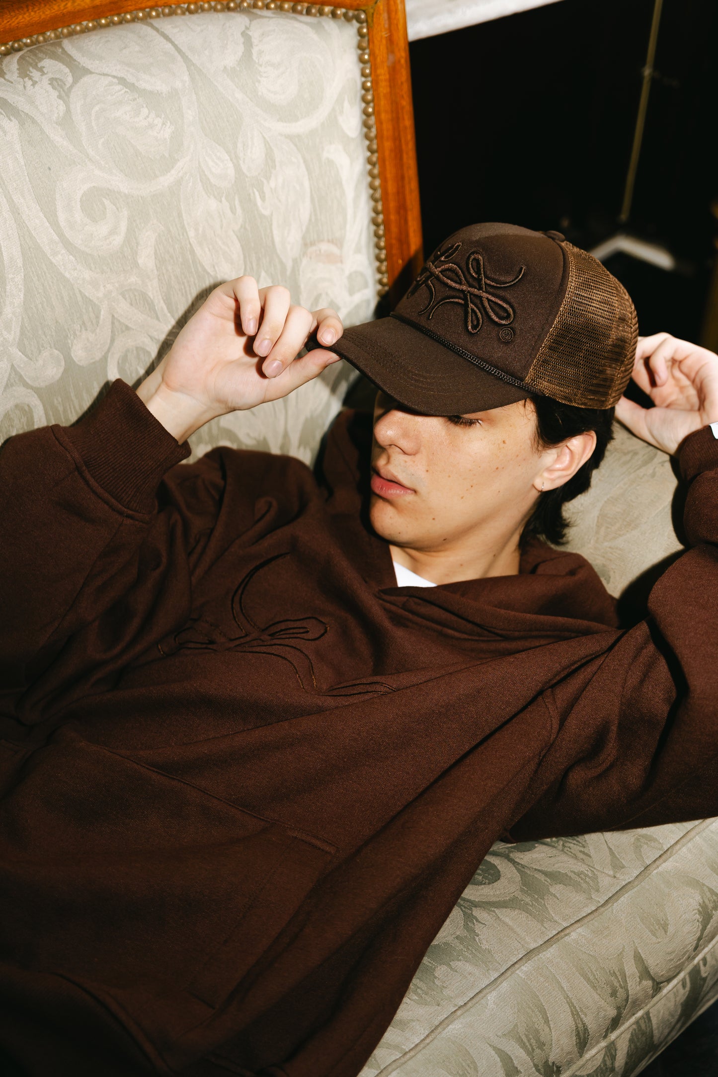 Gorra Trucker Marrón "Trigrama"