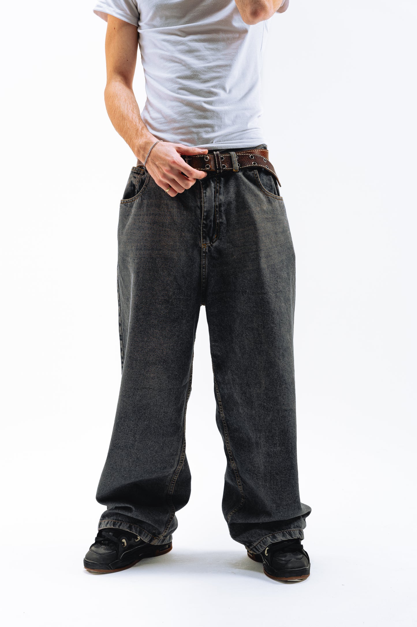 Jean Baggy Marròn Bordado Trasero "PUNTO COM" 8