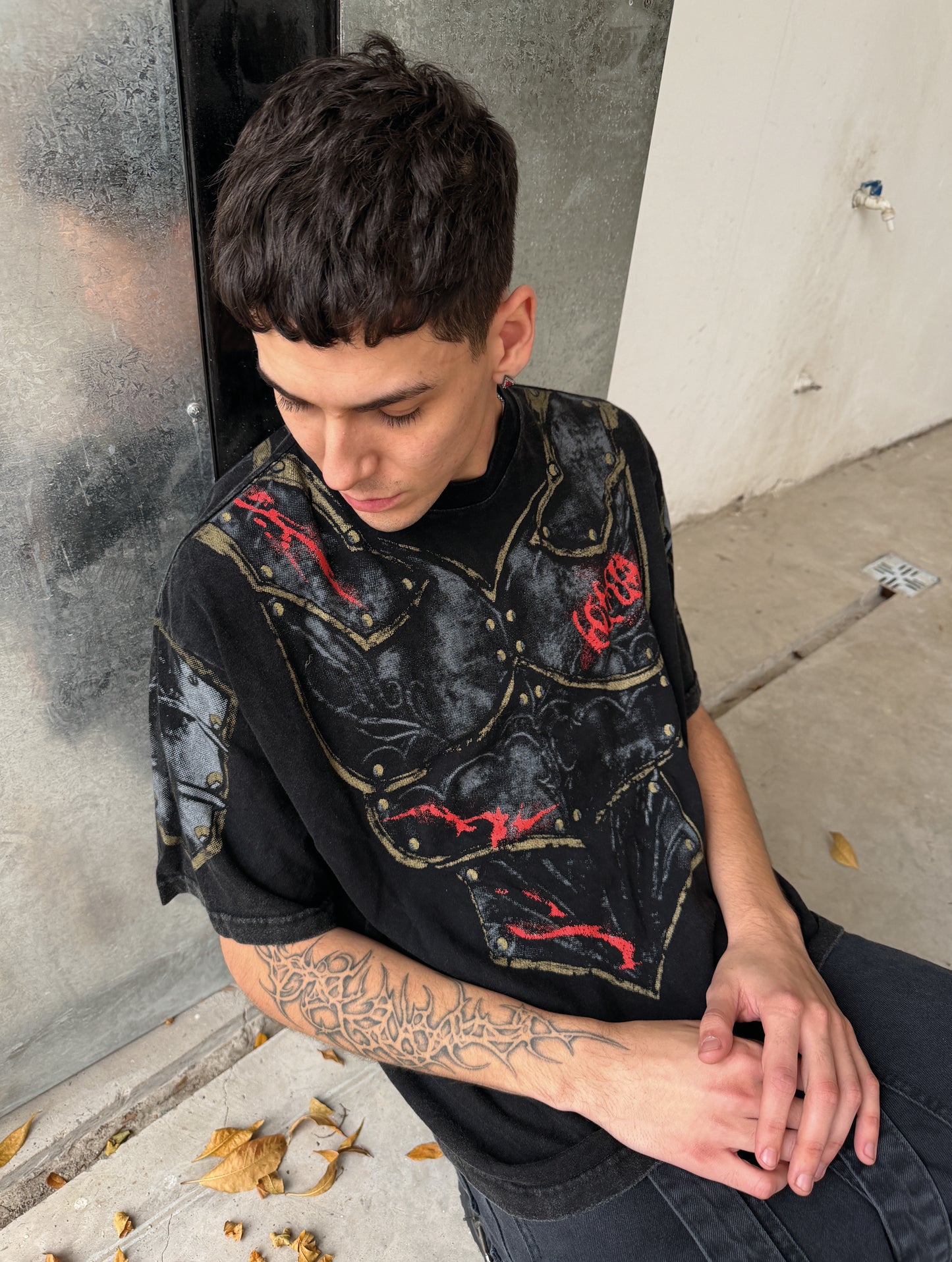 Remera "Armadura" Rotten x Bossio (Negra)