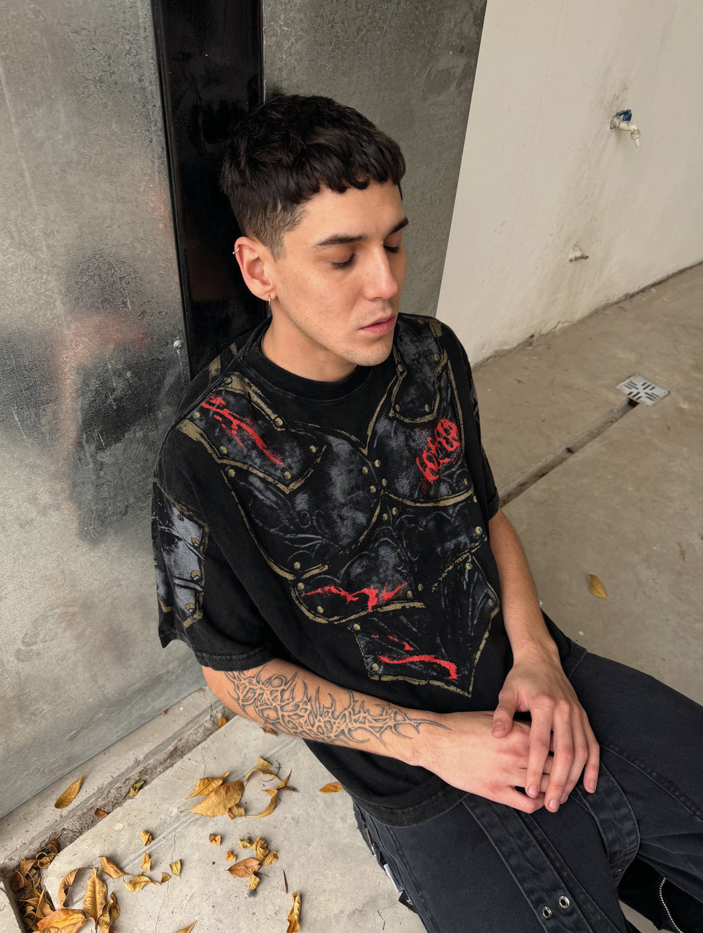 Remera "Armadura" Rotten x Bossio (Negra)