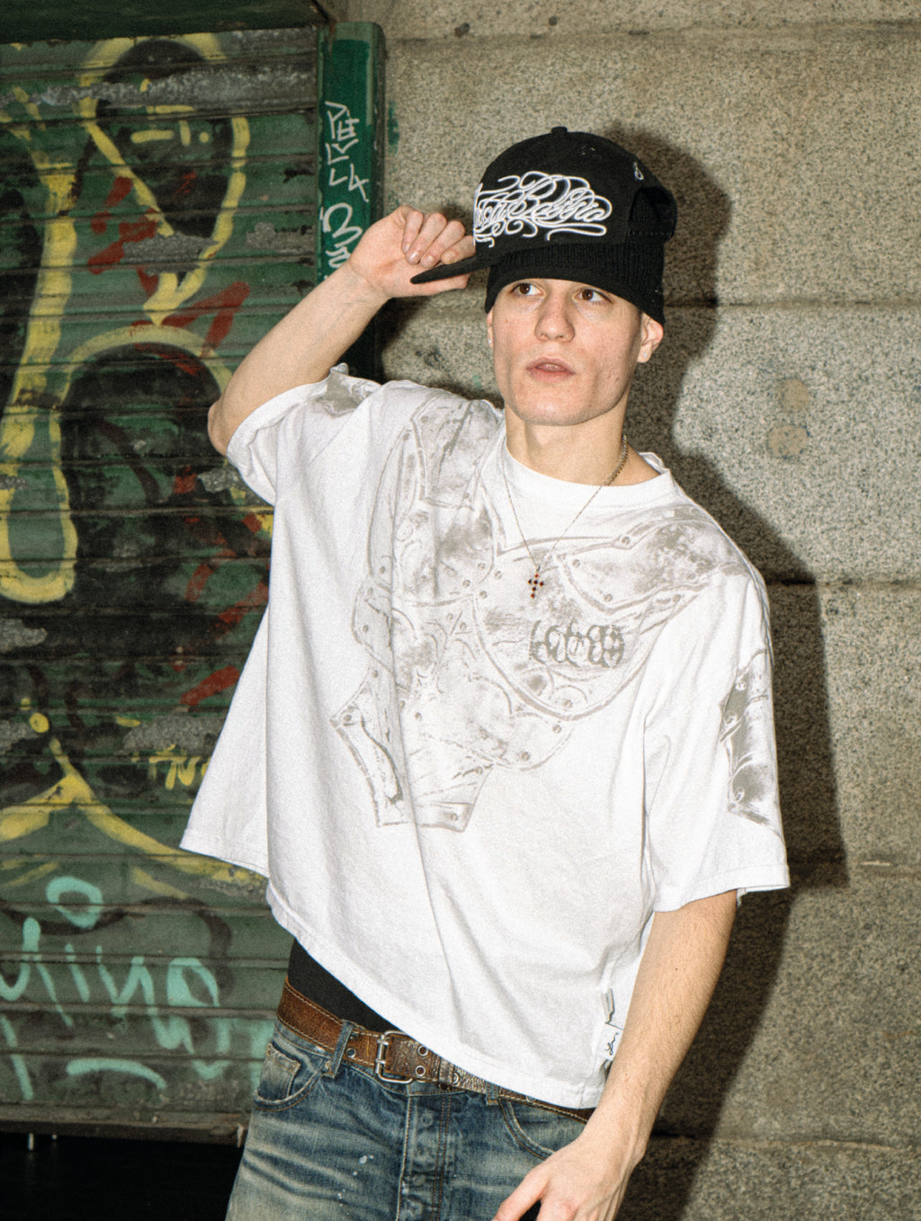 Remera "Armadura" Rotten x Bossio (Blanco)
