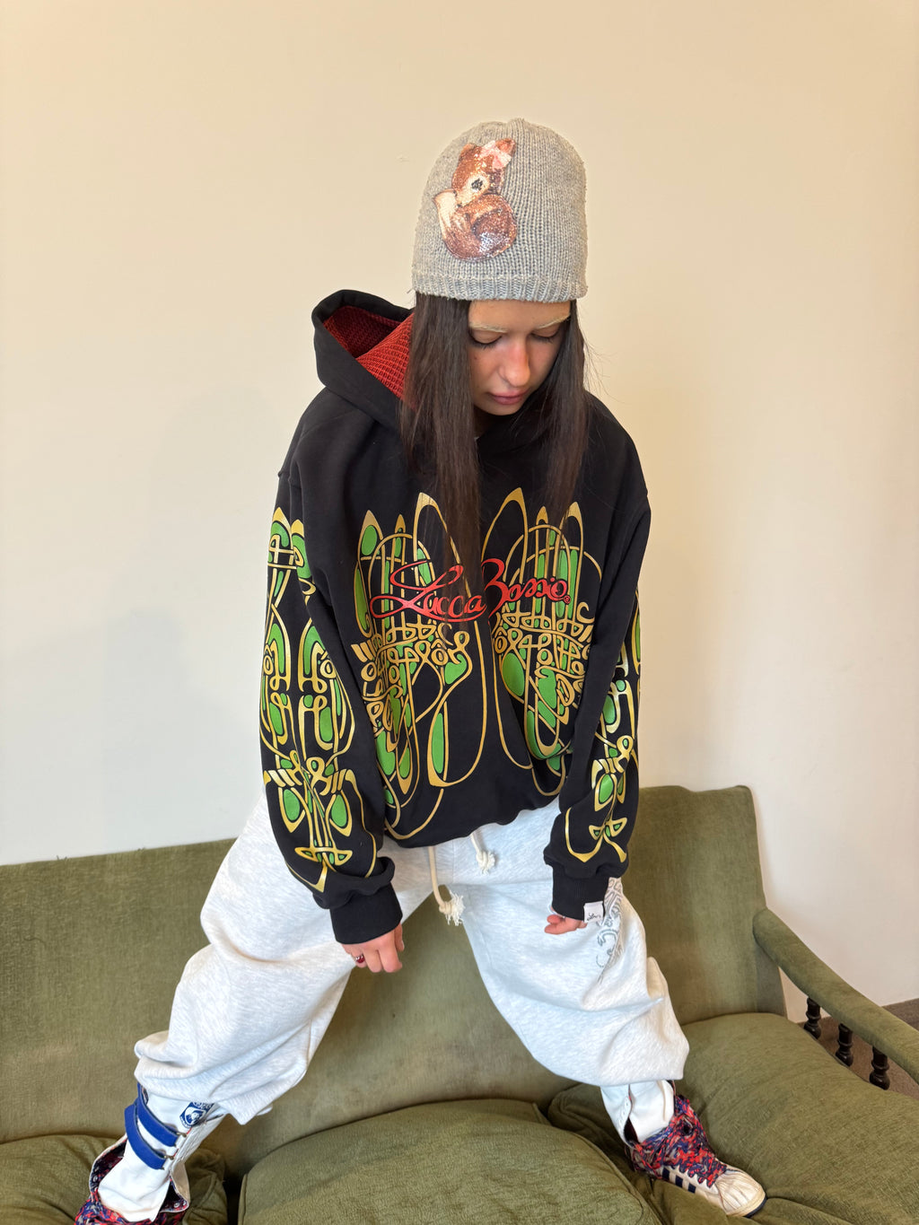 Hoodie "Nudos de Archibald" (Negro x Rojo) - M.V.