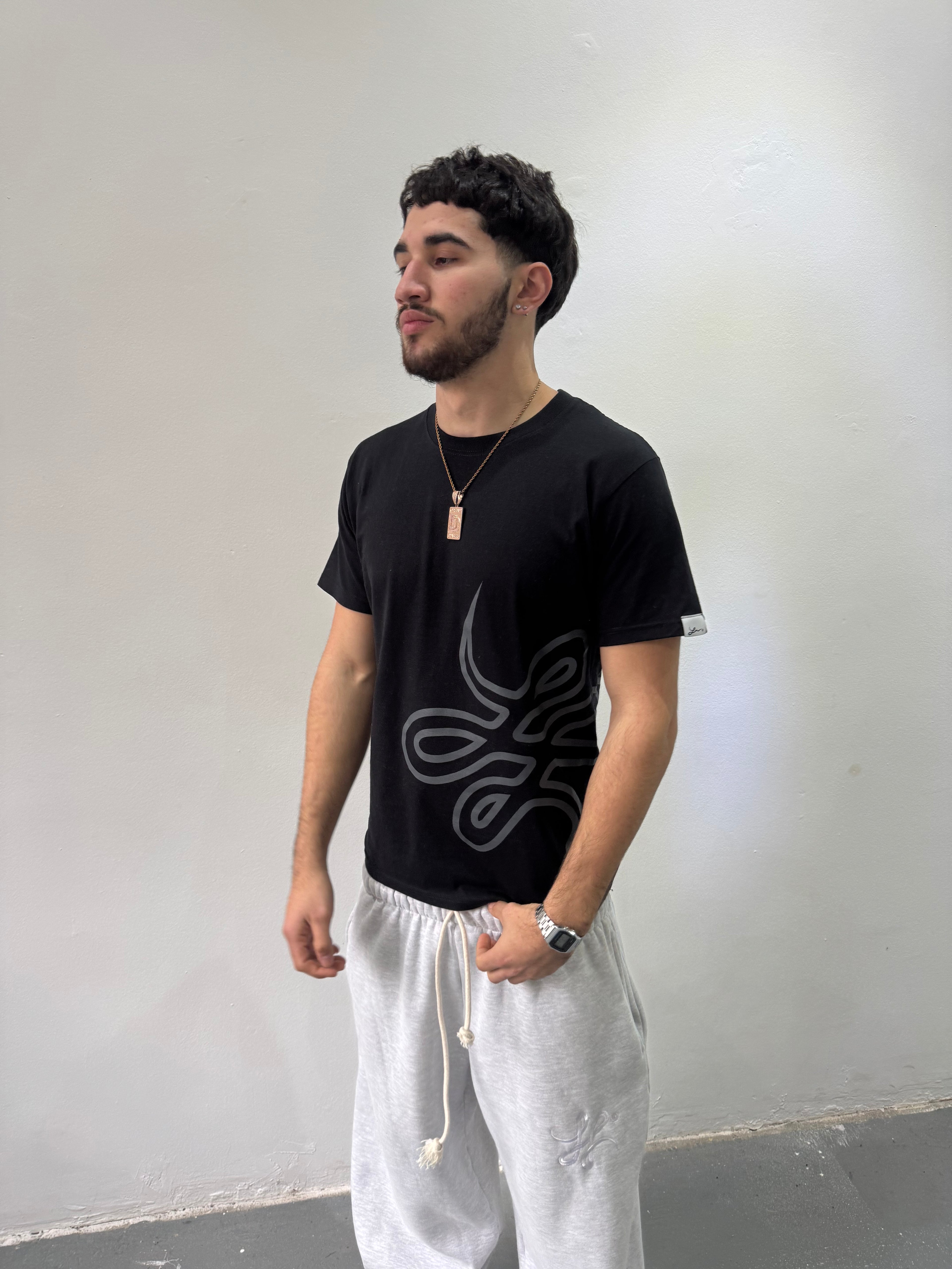 Remera "Trigrama" (Negro) - M.V.