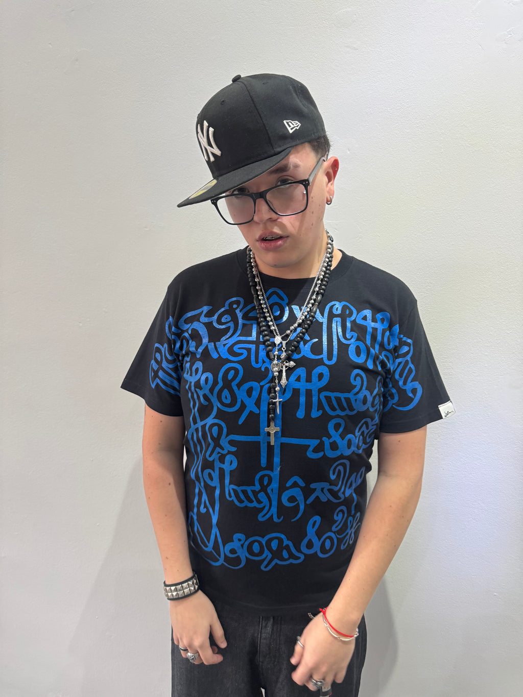 Remera Full Print "Escrituras" (Negro) - M.V.