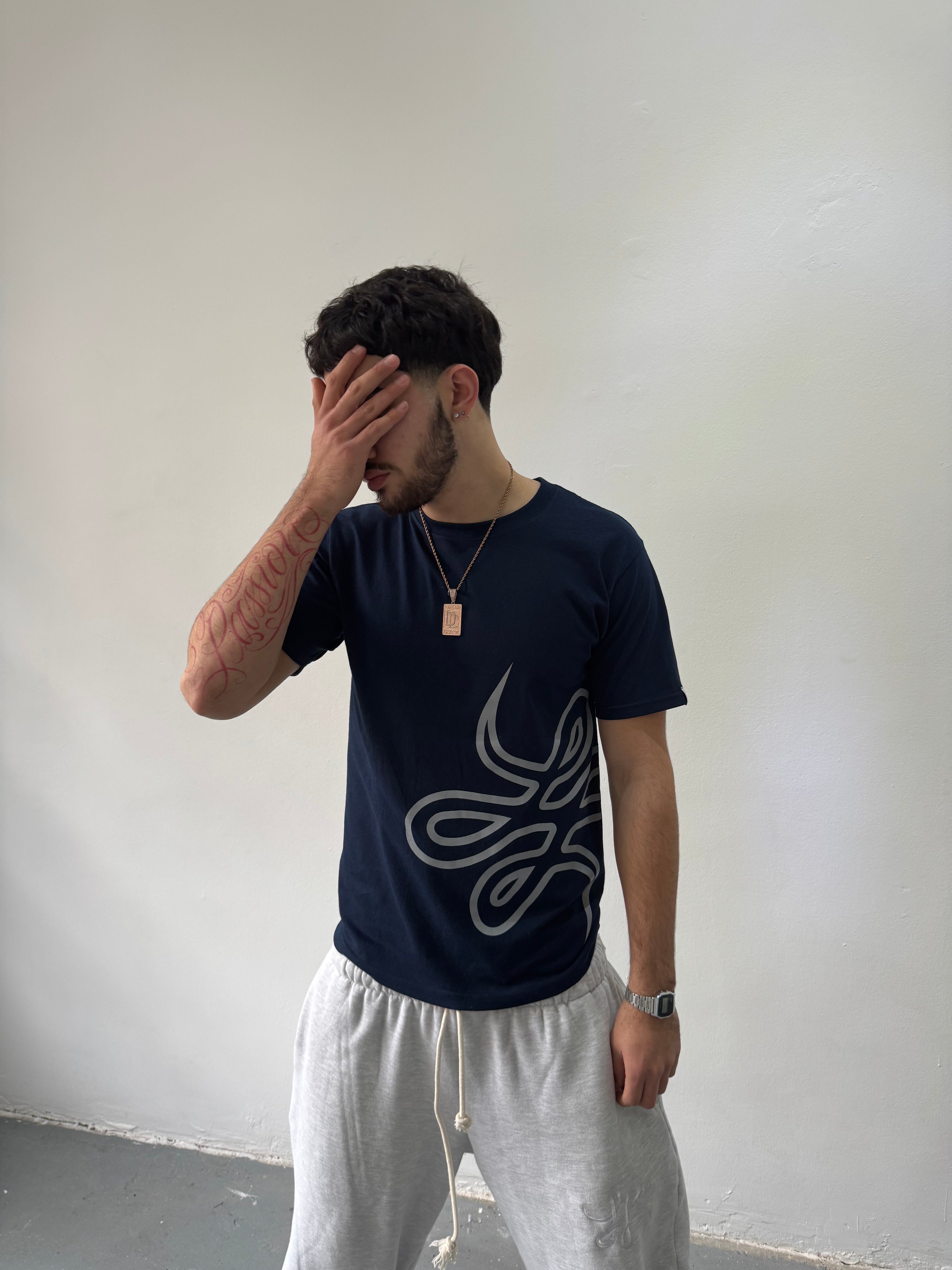 Remera "Trigrama" (Azul Marino) - M.V.