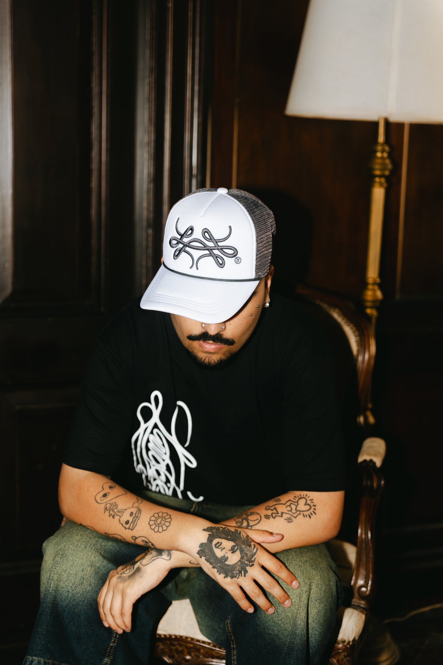 Gorra Trucker Gris "Trigrama"