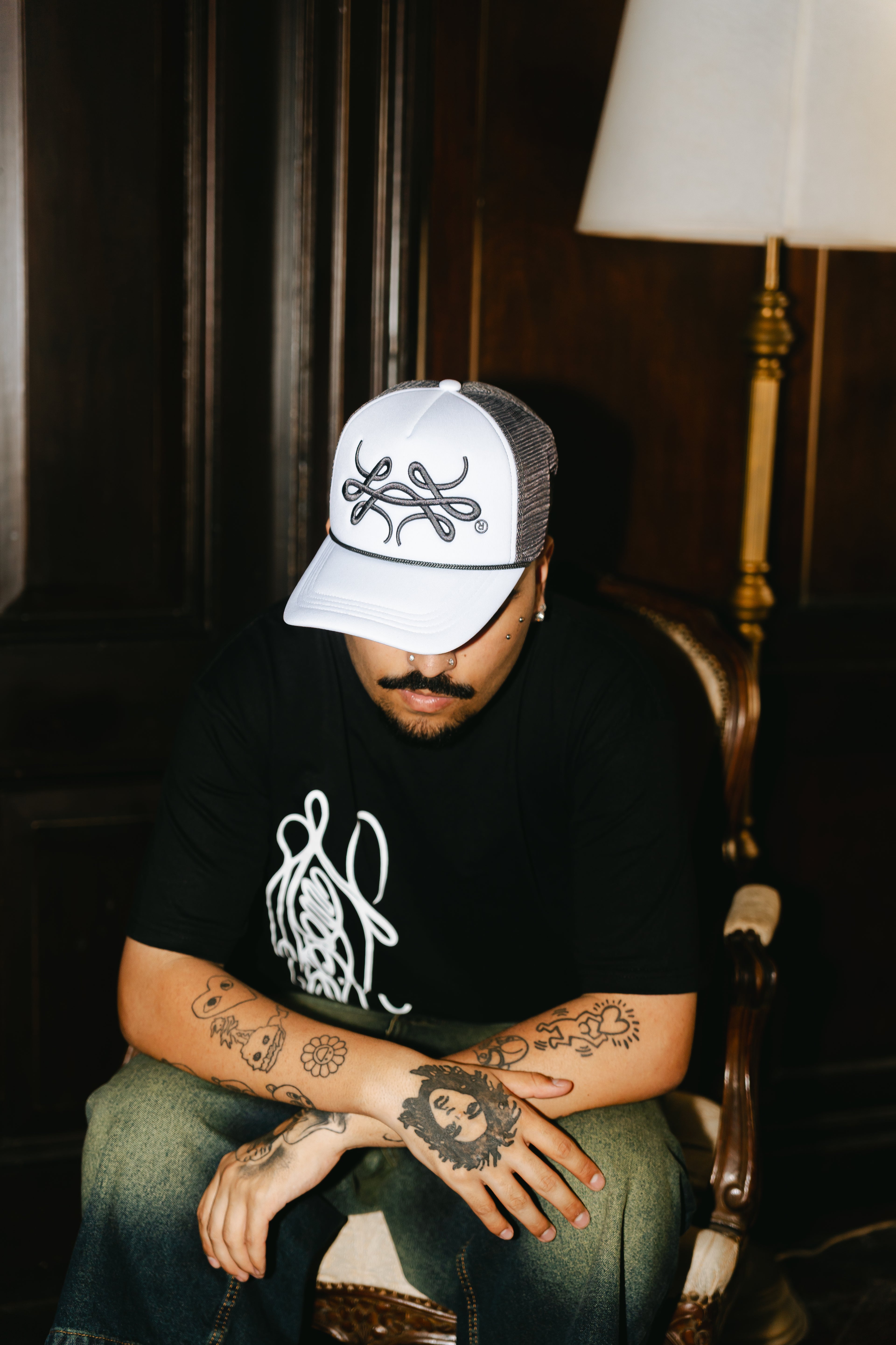 Gorra Trucker Gris "Trigrama"