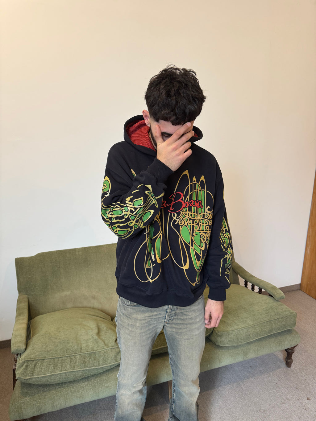 Hoodie "Nudos de Archibald" (Negro x Rojo) - M.V.