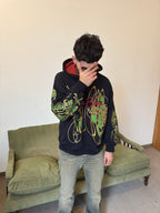 Hoodie "Nudos de Archibald" (Negro x Rojo) - M.V.