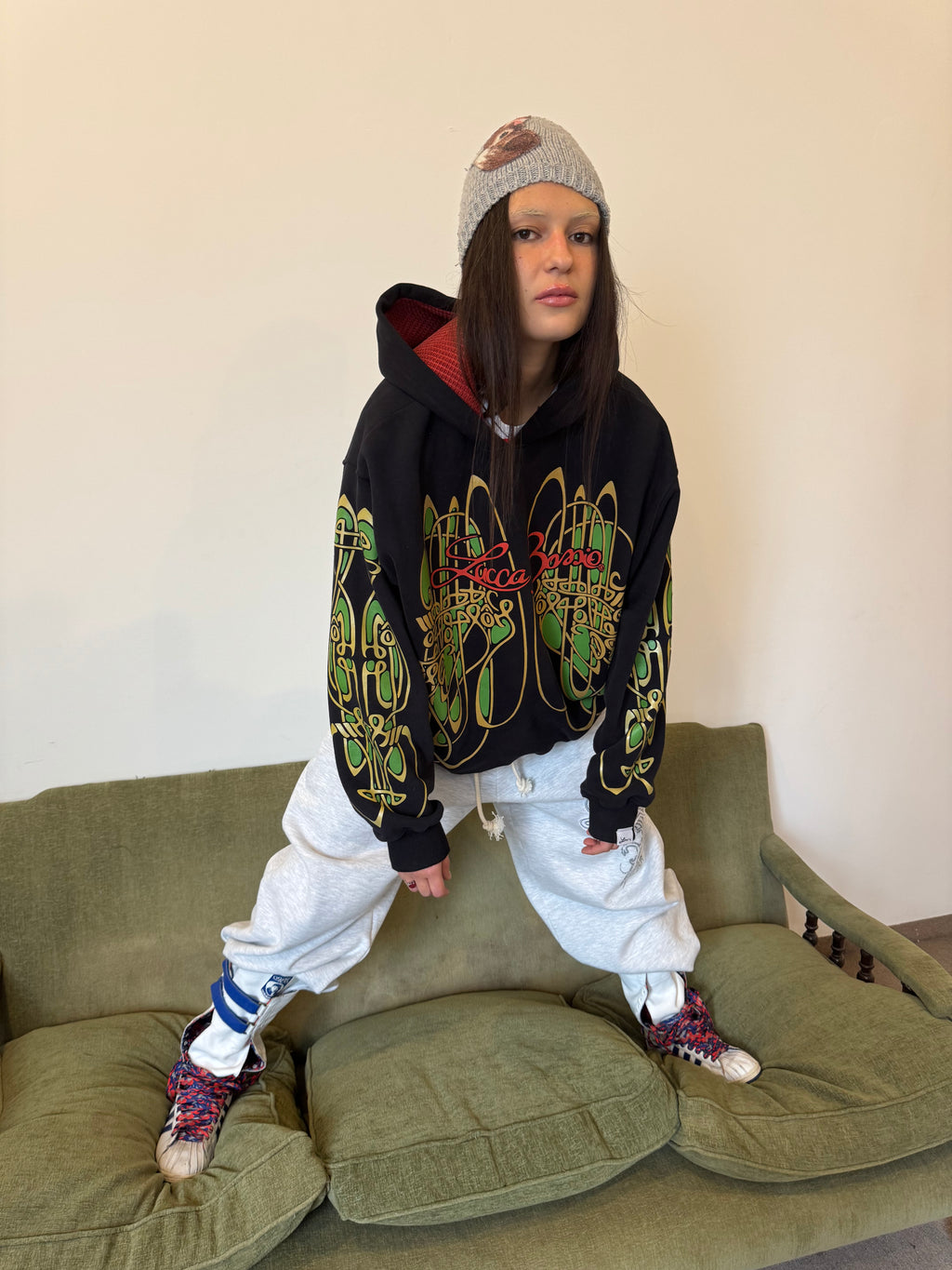 Hoodie "Nudos de Archibald" (Negro x Rojo) - M.V.