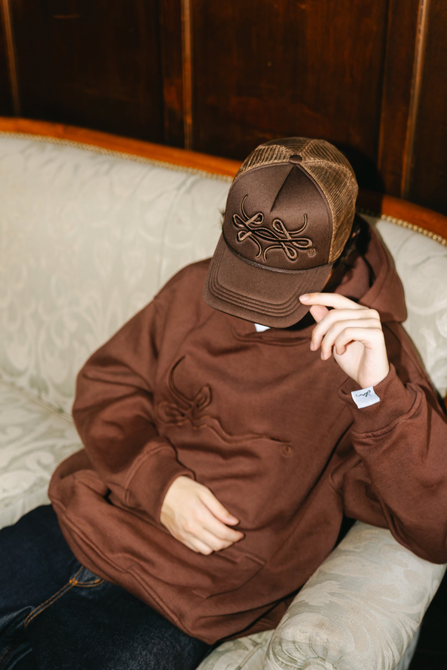 Gorra Trucker Marrón "Trigrama"