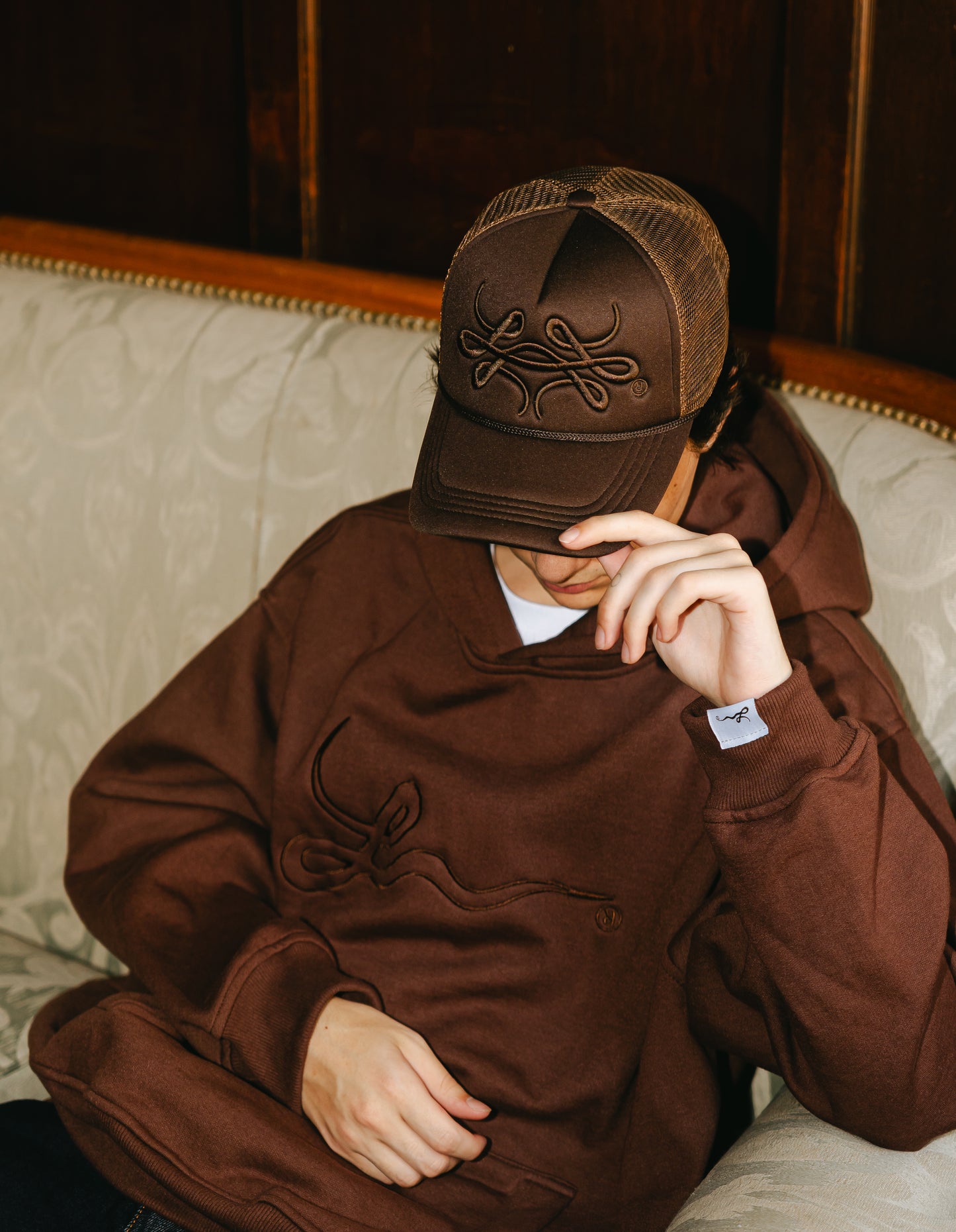 Gorra Trucker Marrón "Trigrama"