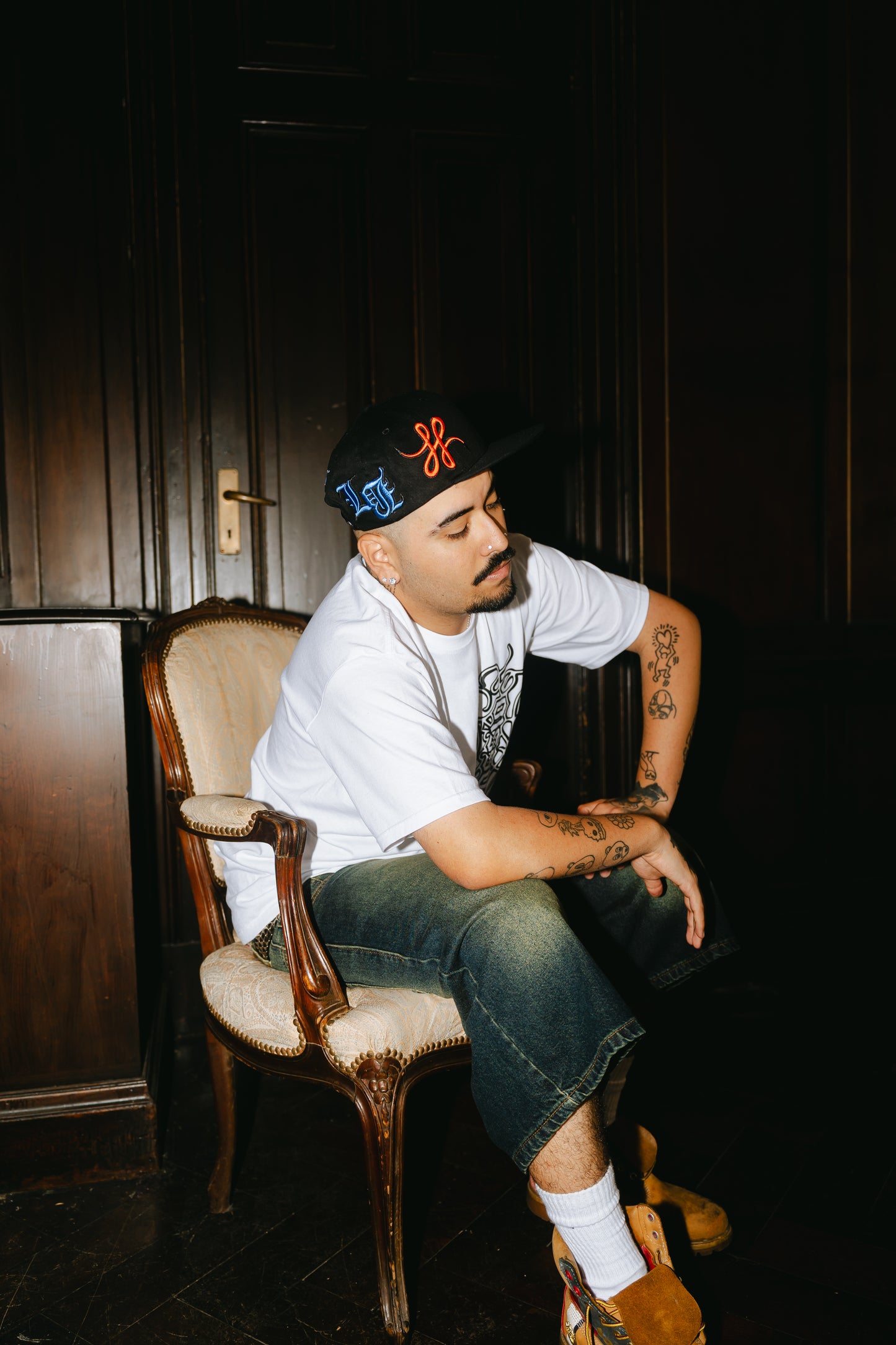 Gorra Plana Bordada "South Bossio" Negra