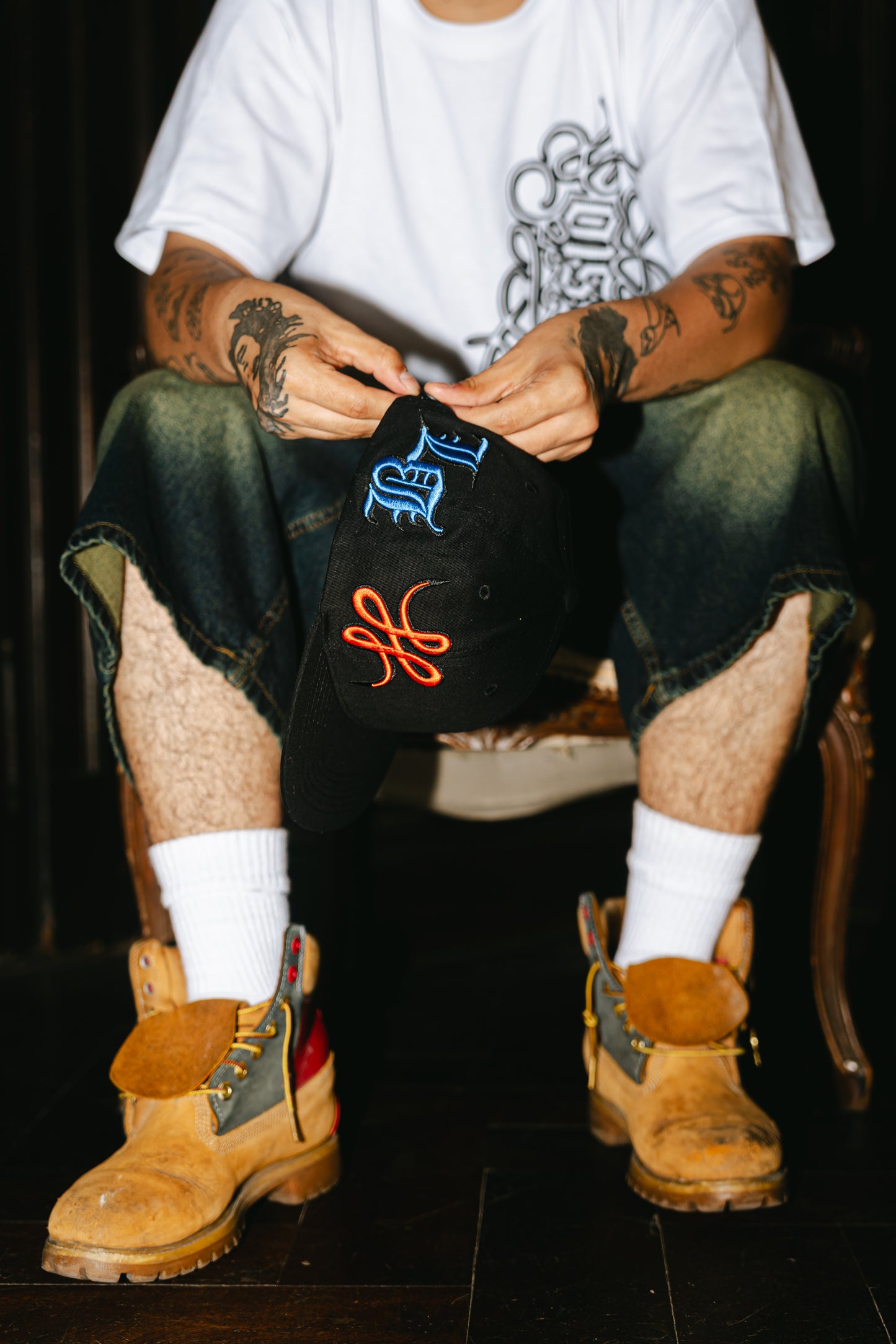 Gorra Plana Bordada "South Bossio" Negra