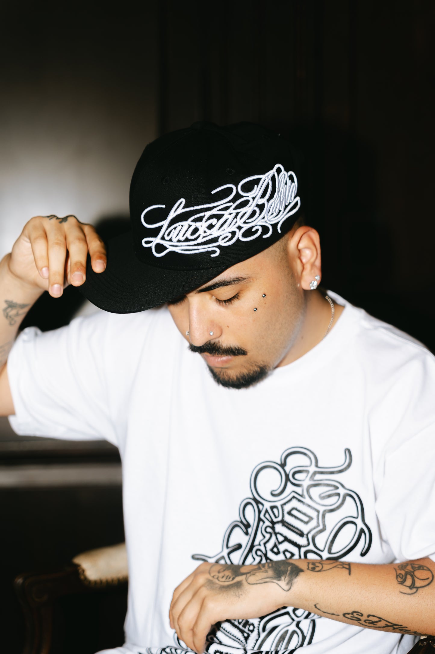 Gorra Plana Bordada "South Bossio" Negra