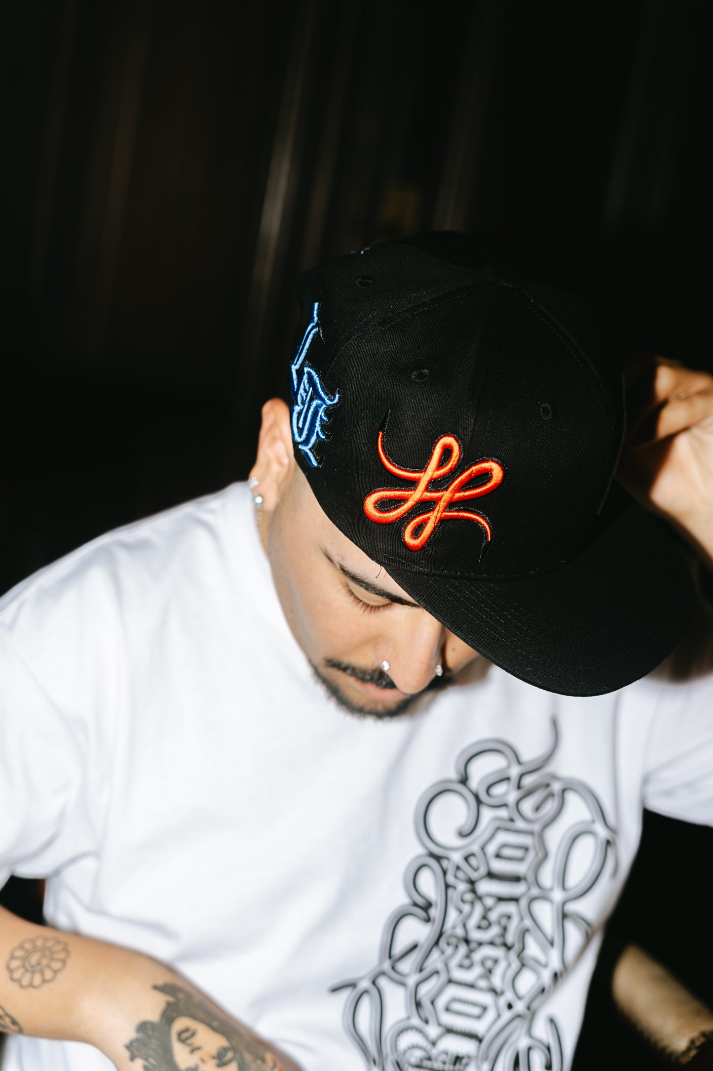 Gorra Plana Bordada "South Bossio" Negra