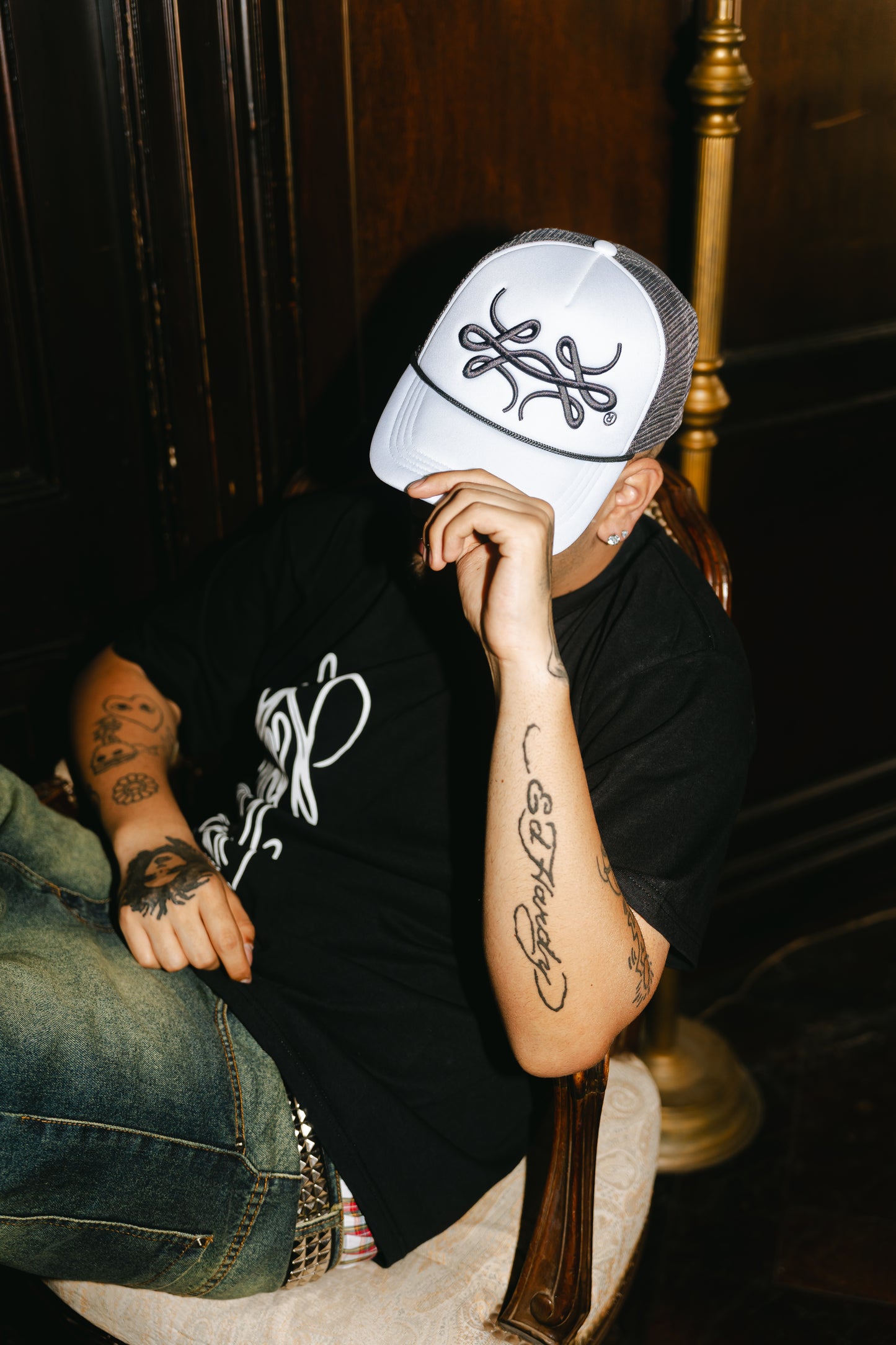 Gorra Trucker Gris "Trigrama"