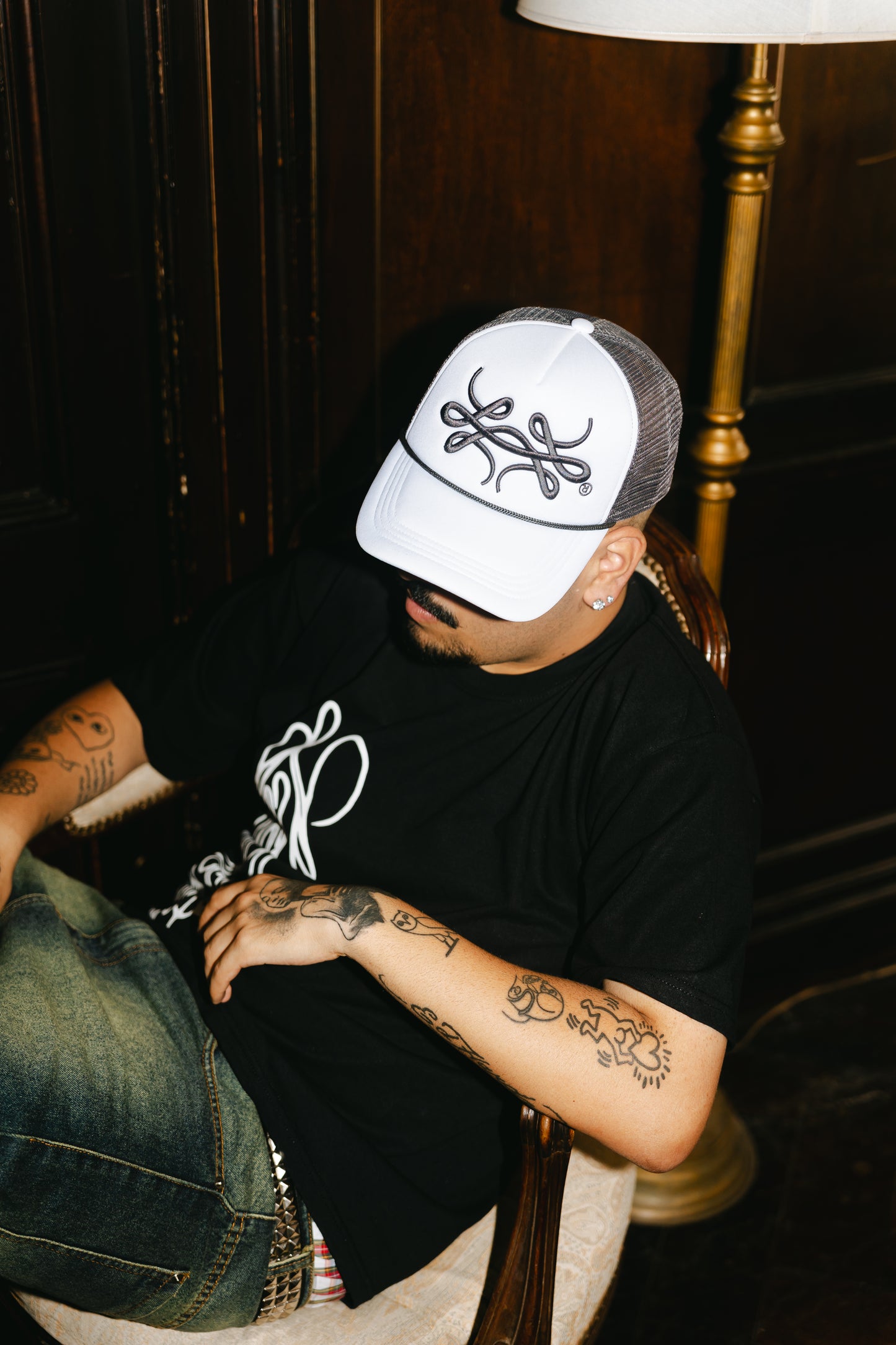 Gorra Trucker Gris "Trigrama"