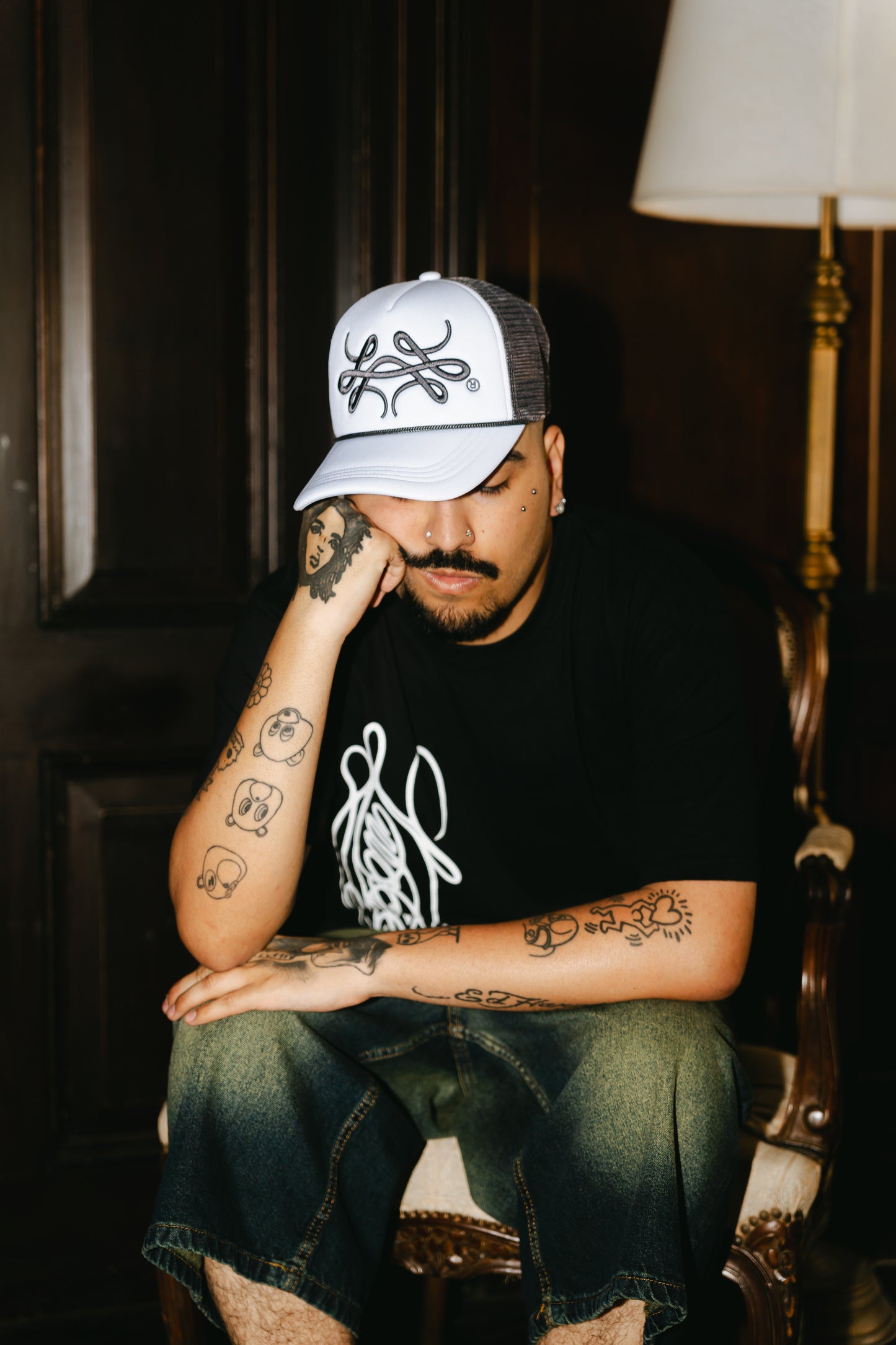 Gorra Trucker Gris "Trigrama"