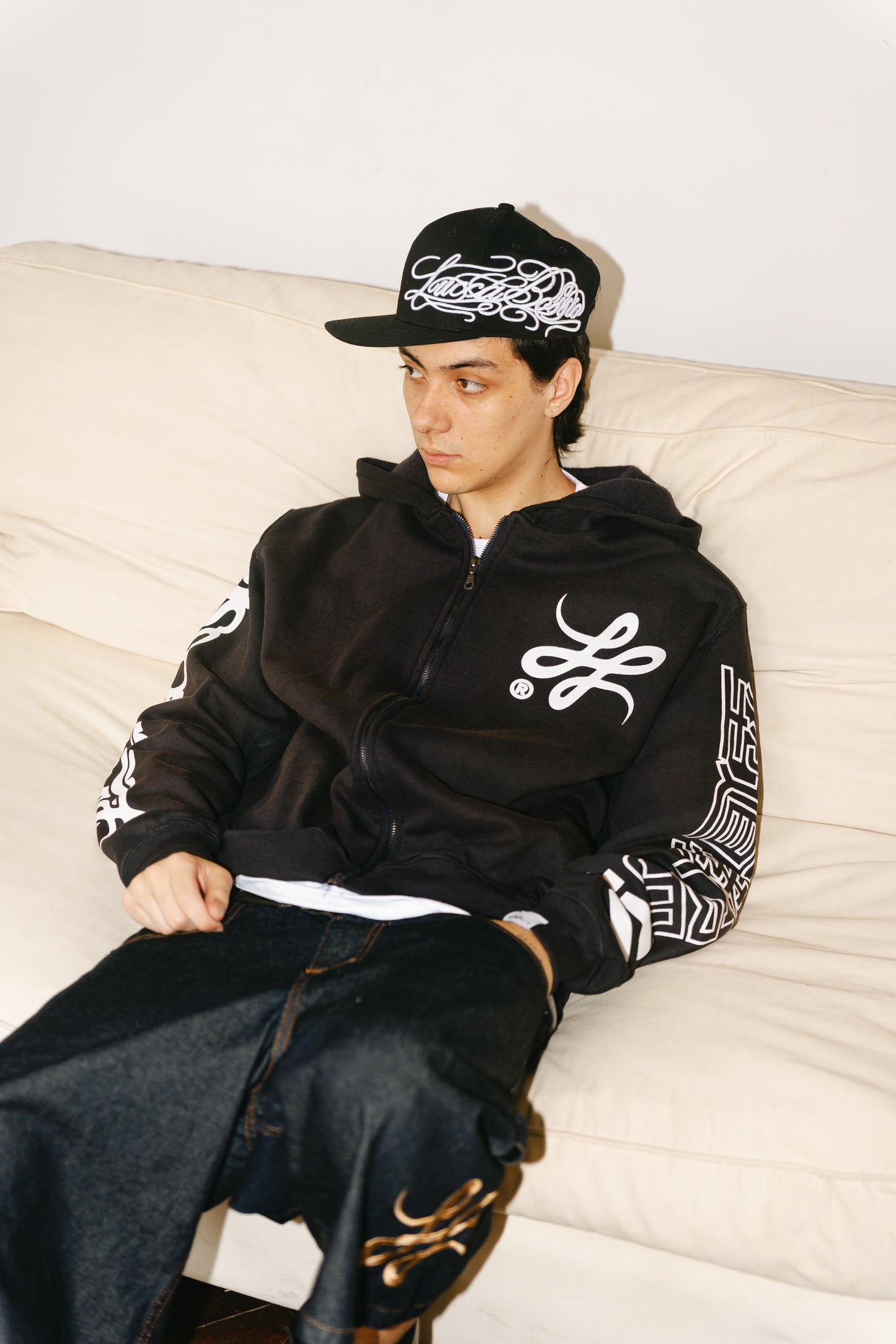 Zip Hoodie Contradicción Oriental Vol. 4 (Negro)