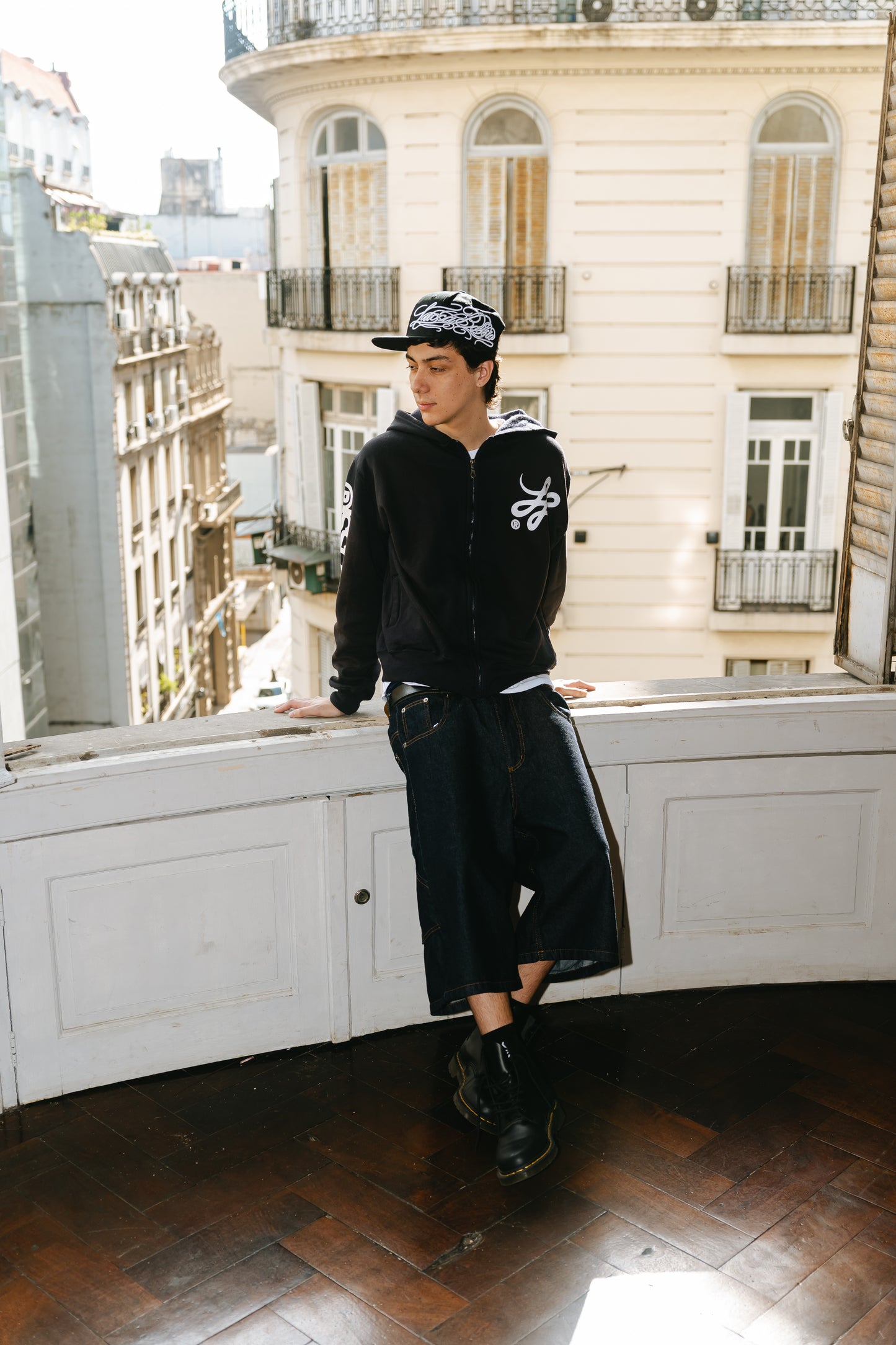 Zip Hoodie Contradicción Oriental Vol. 4 (Negro)