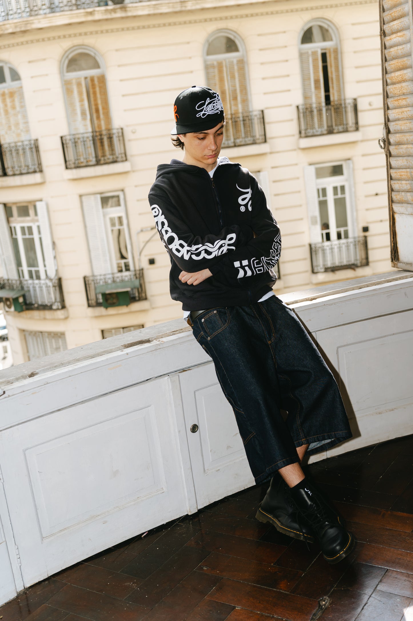 Zip Hoodie Contradicción Oriental Vol. 4 (Negro)