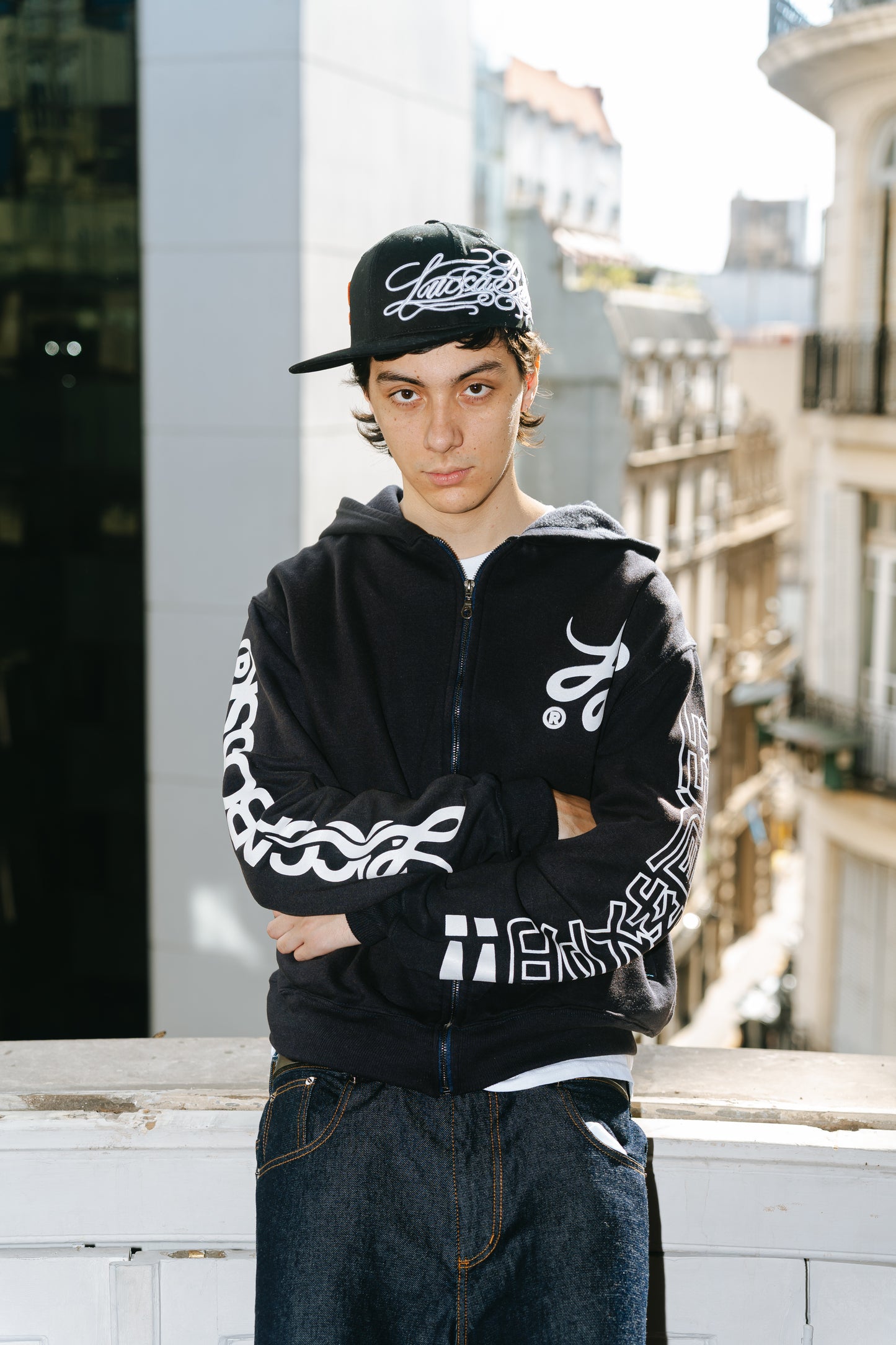 Zip Hoodie Contradicción Oriental Vol. 4 (Negro)