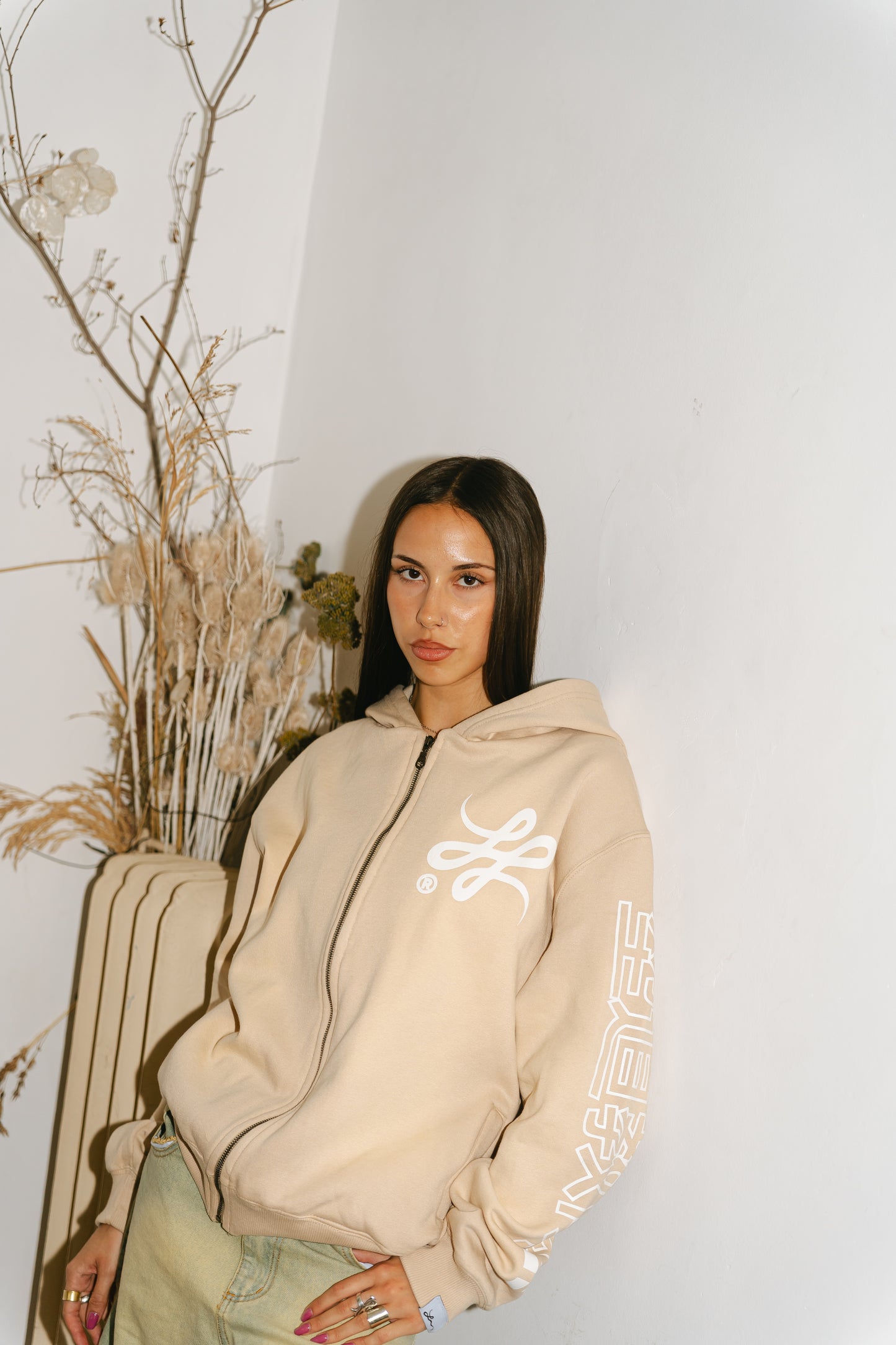 Zip Hoodie Contradicción Oriental Vol. 4 (Crema)