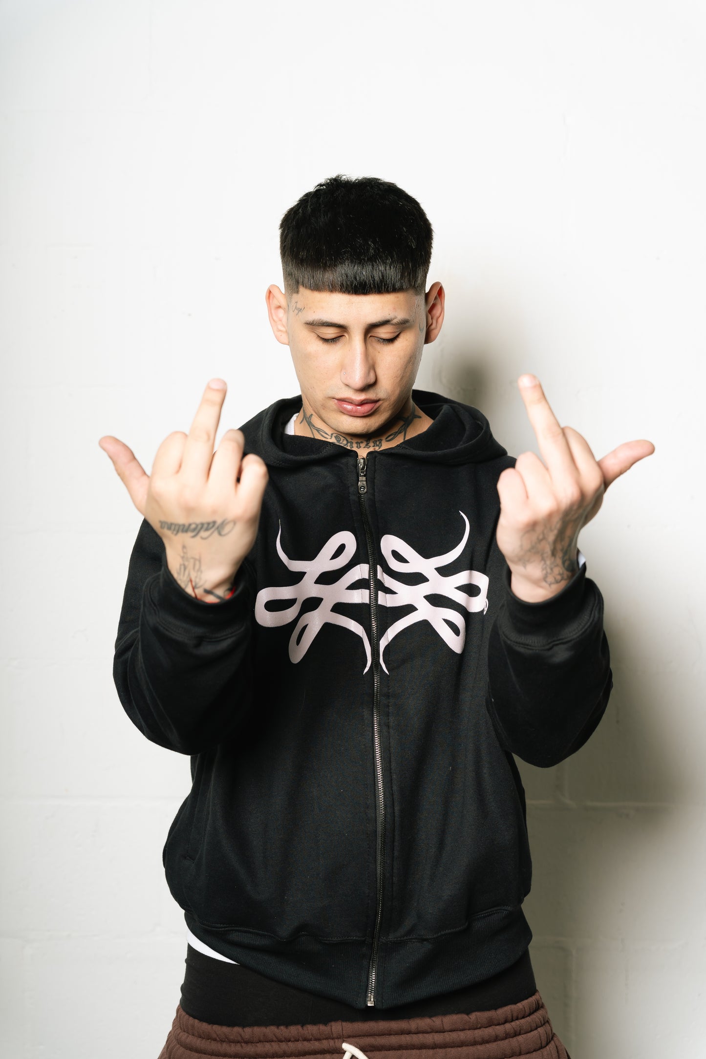 Hoodie Zip "Punto Com 18" (Negro)