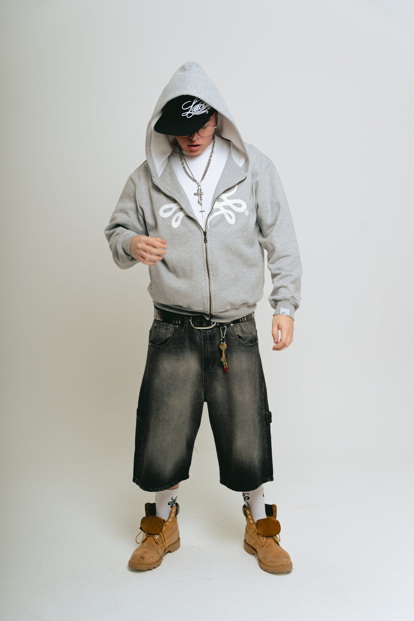 Bermuda Carpintera Jean Baggy “GoticoFileteado” (Negro Lavado)