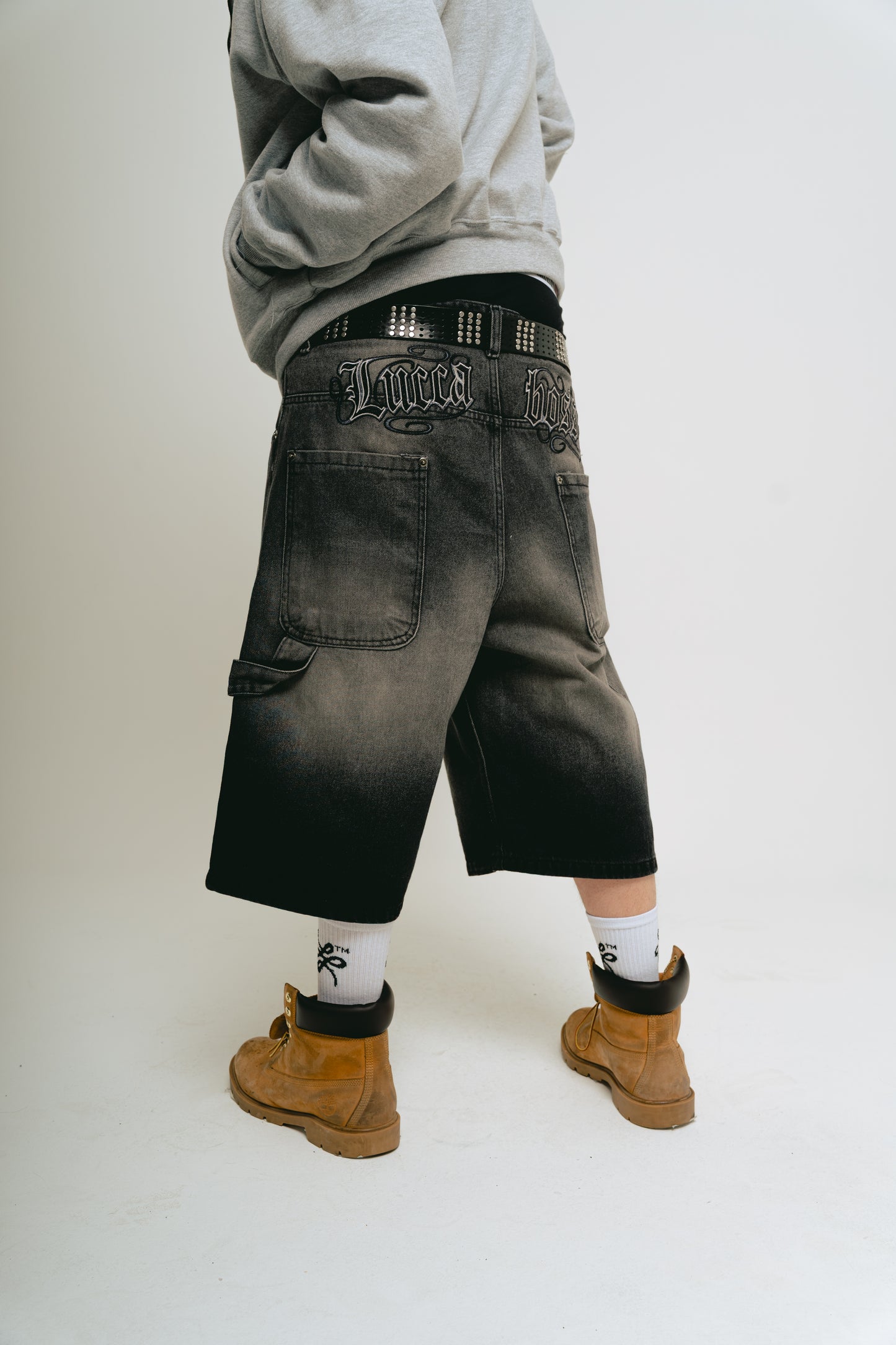 Bermuda Carpintera Jean Baggy “GoticoFileteado” (Negro Lavado)