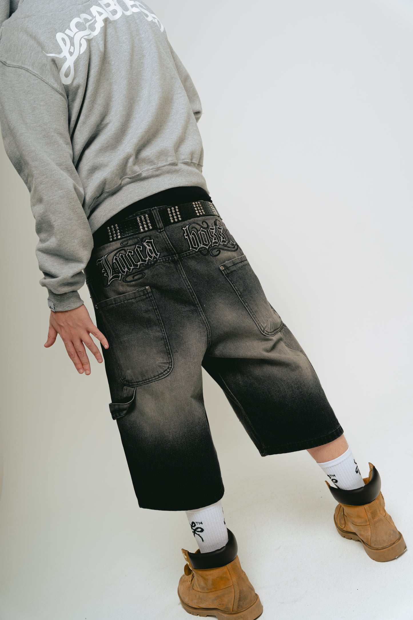 Bermuda Carpintera Jean Baggy “GoticoFileteado” (Negro Lavado)