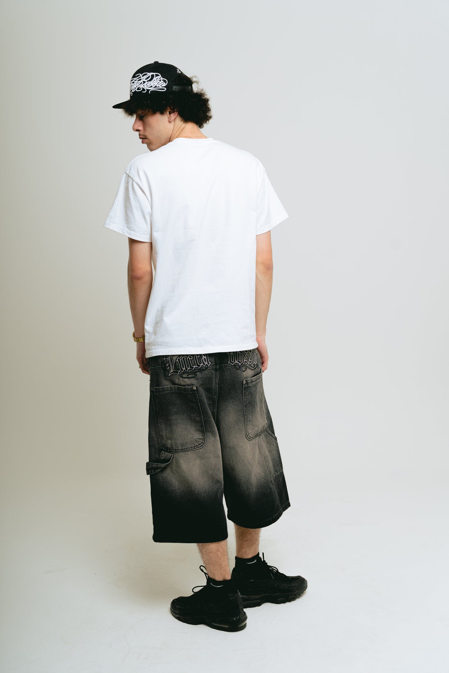 Bermuda Carpintera Jean Baggy “GoticoFileteado” (Negro Lavado)