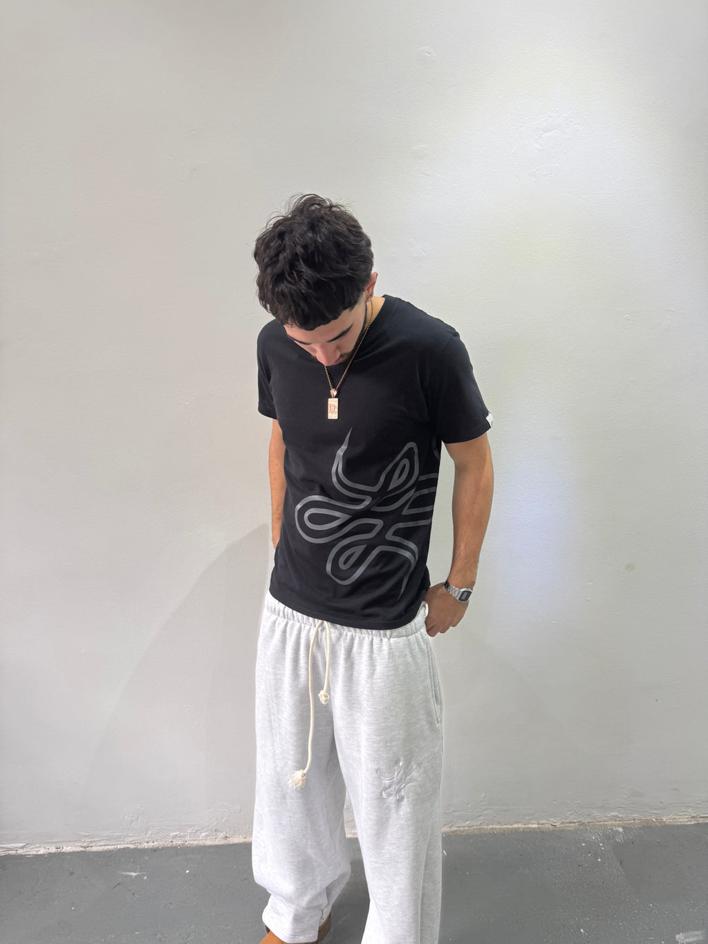 Remera "Trigrama" (Negro) - M.V.