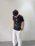 Remera "Trigrama" (Negro) - M.V.