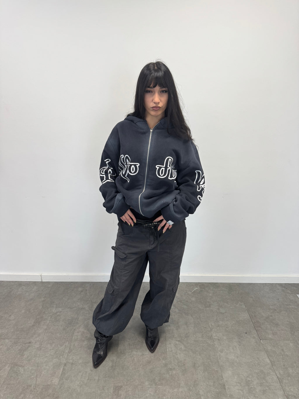 Zip Hoodie "Lengua Eslava" (Negro Washed)