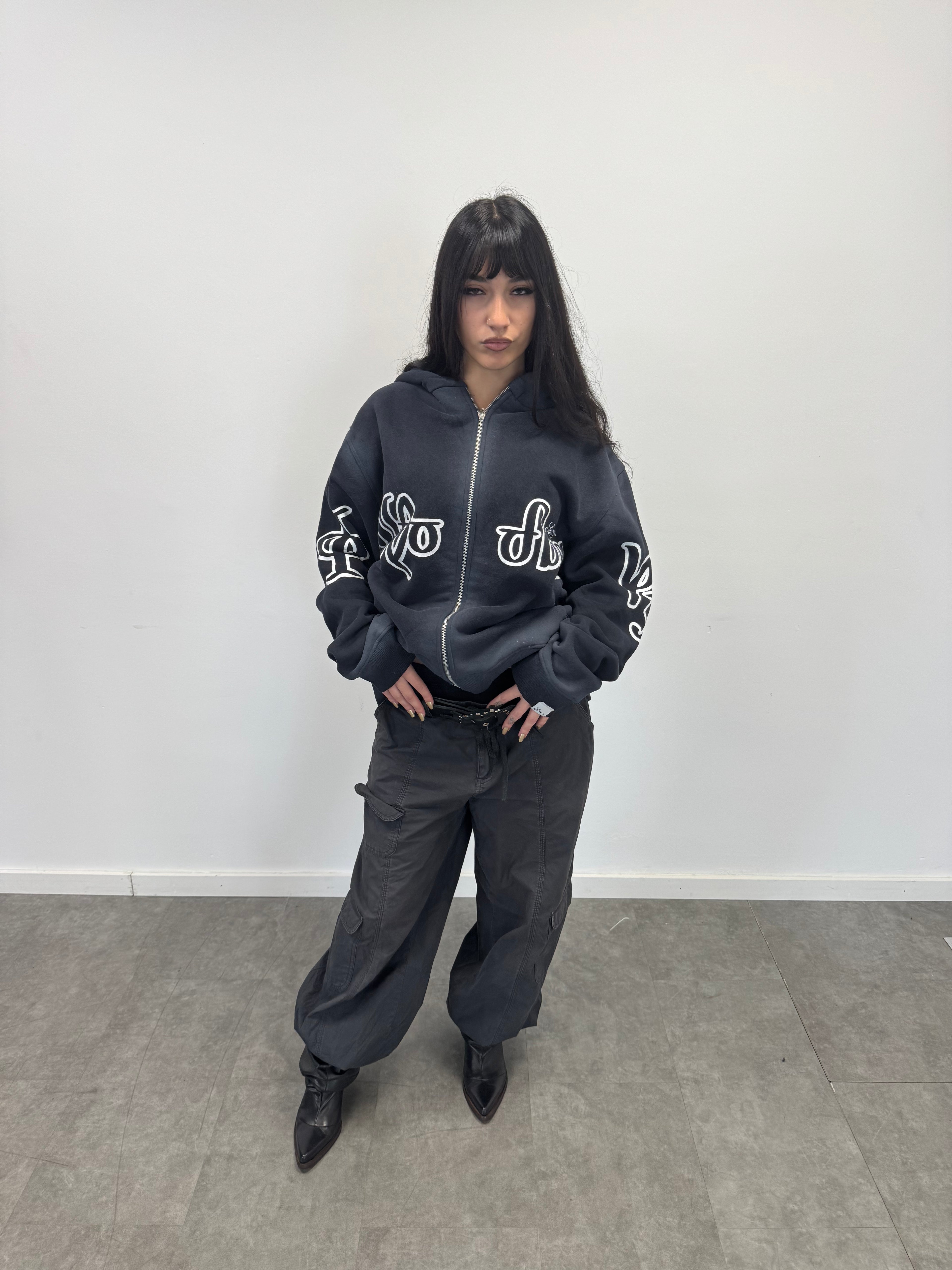 Zip Hoodie "Lengua Eslava" (Negro Washed)