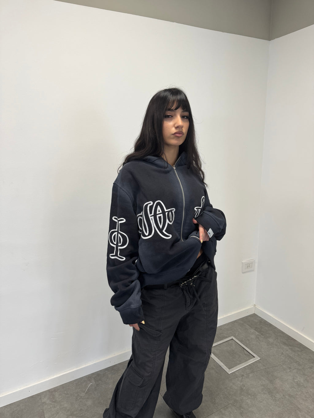 Zip Hoodie "Lengua Eslava" (Negro Washed)