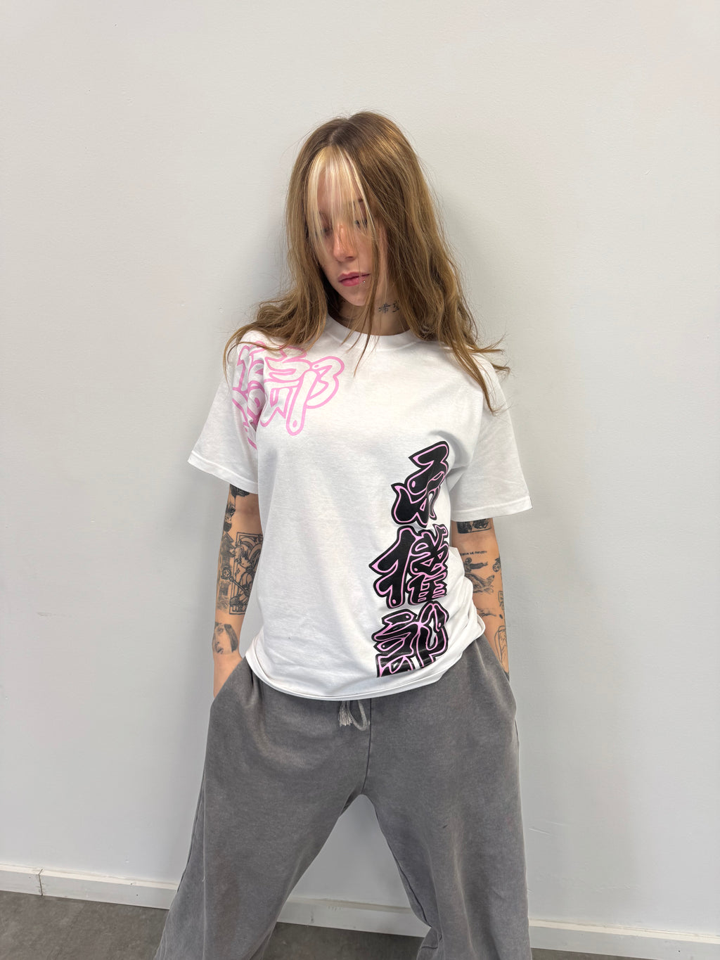 Remera "Oriental" (Blanco Rosa)