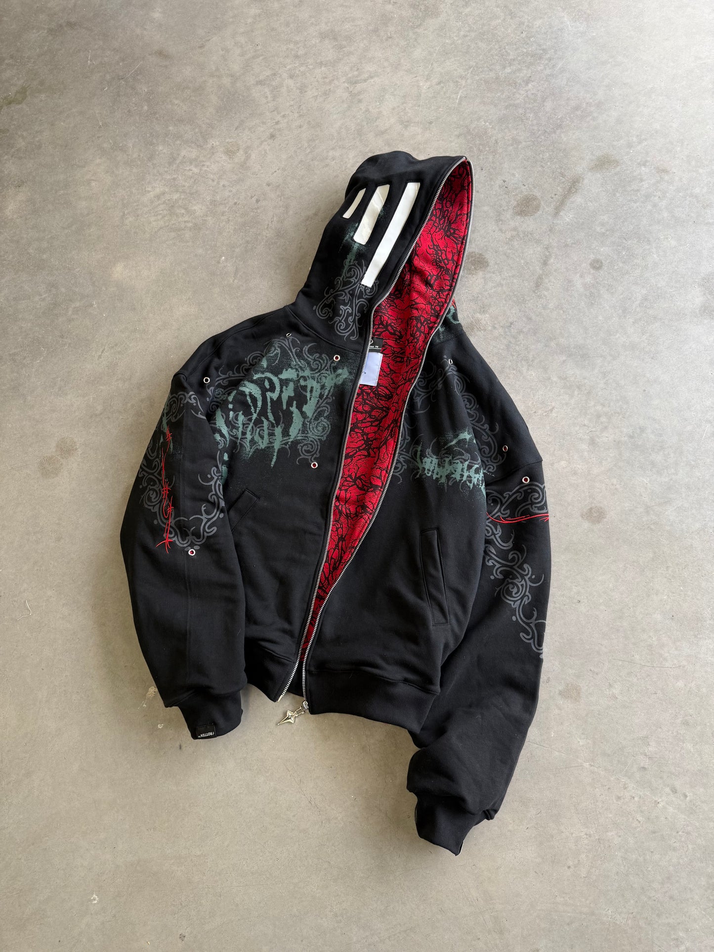 Hoodie Full Zip Reversible "Armadura" Rotten x Bossio (Negro x Rojo)