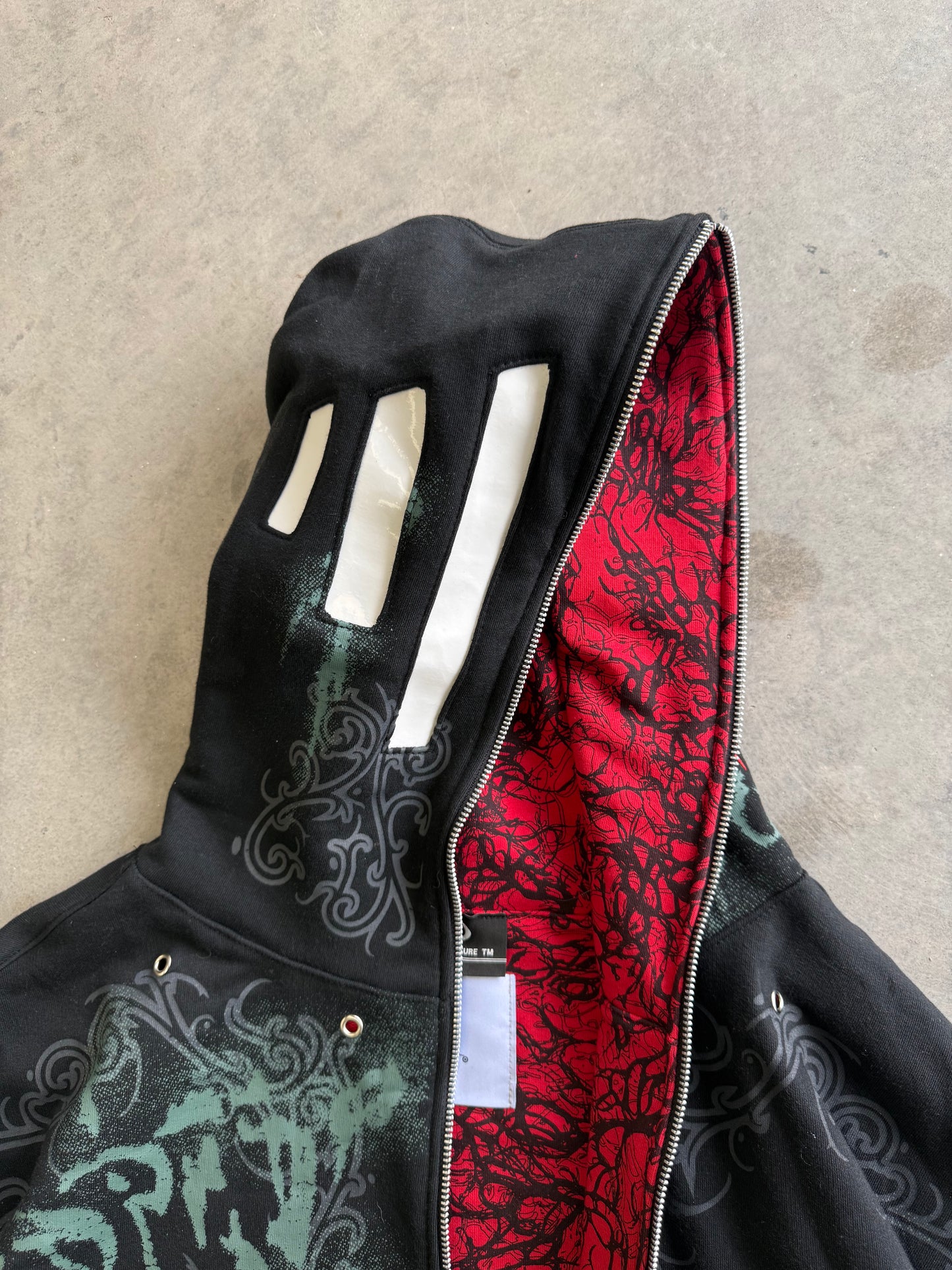 Hoodie Full Zip Reversible "Armadura" Rotten x Bossio (Negro x Rojo)