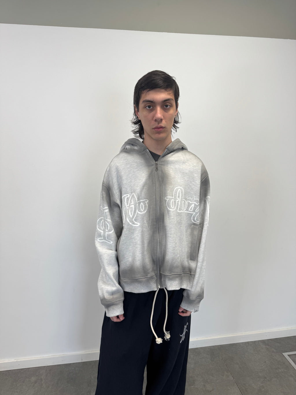 Zip Hoodie "Lengua Eslava" (Gris Washed)