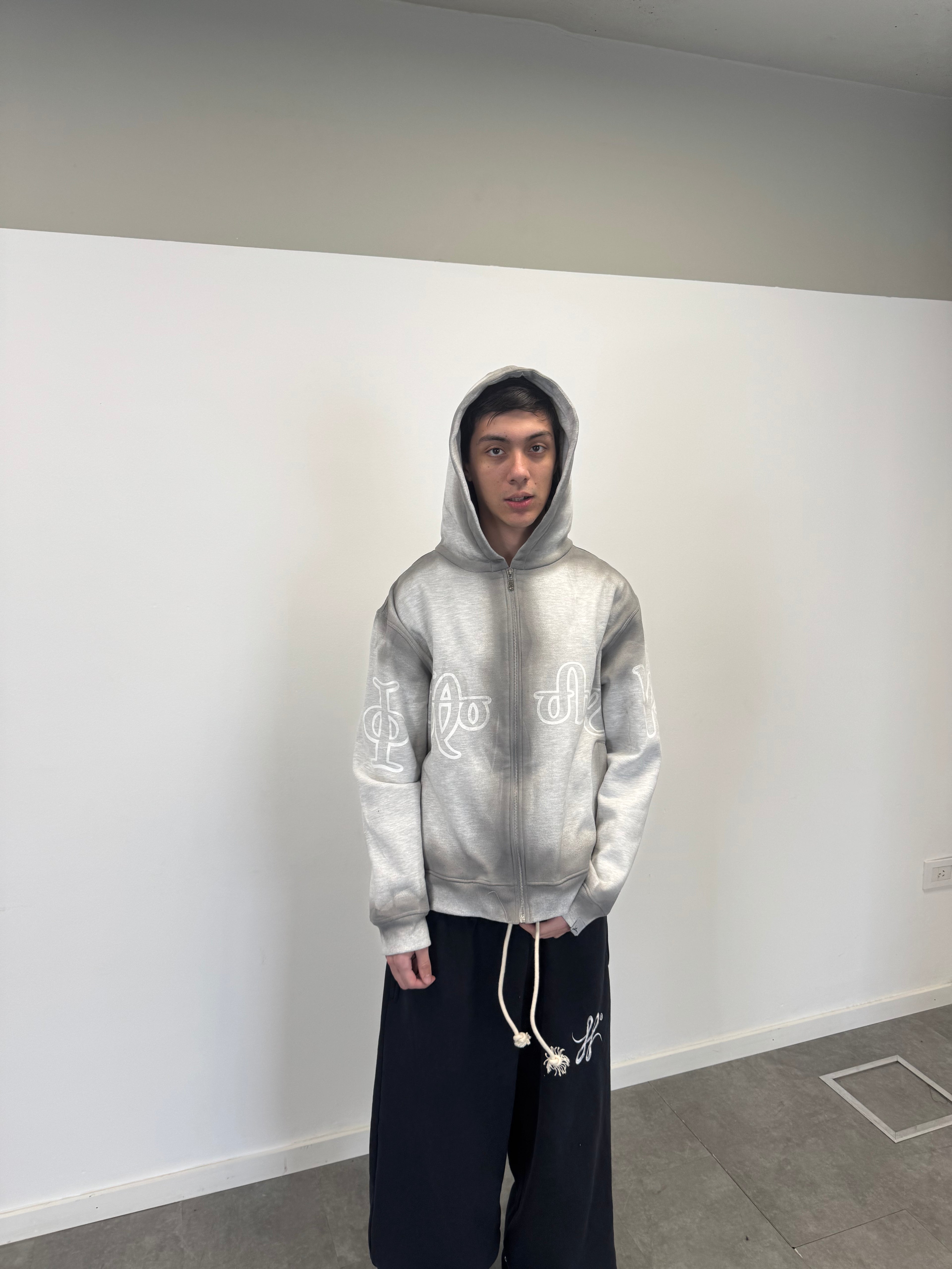 Zip Hoodie "Lengua Eslava" (Gris Washed)