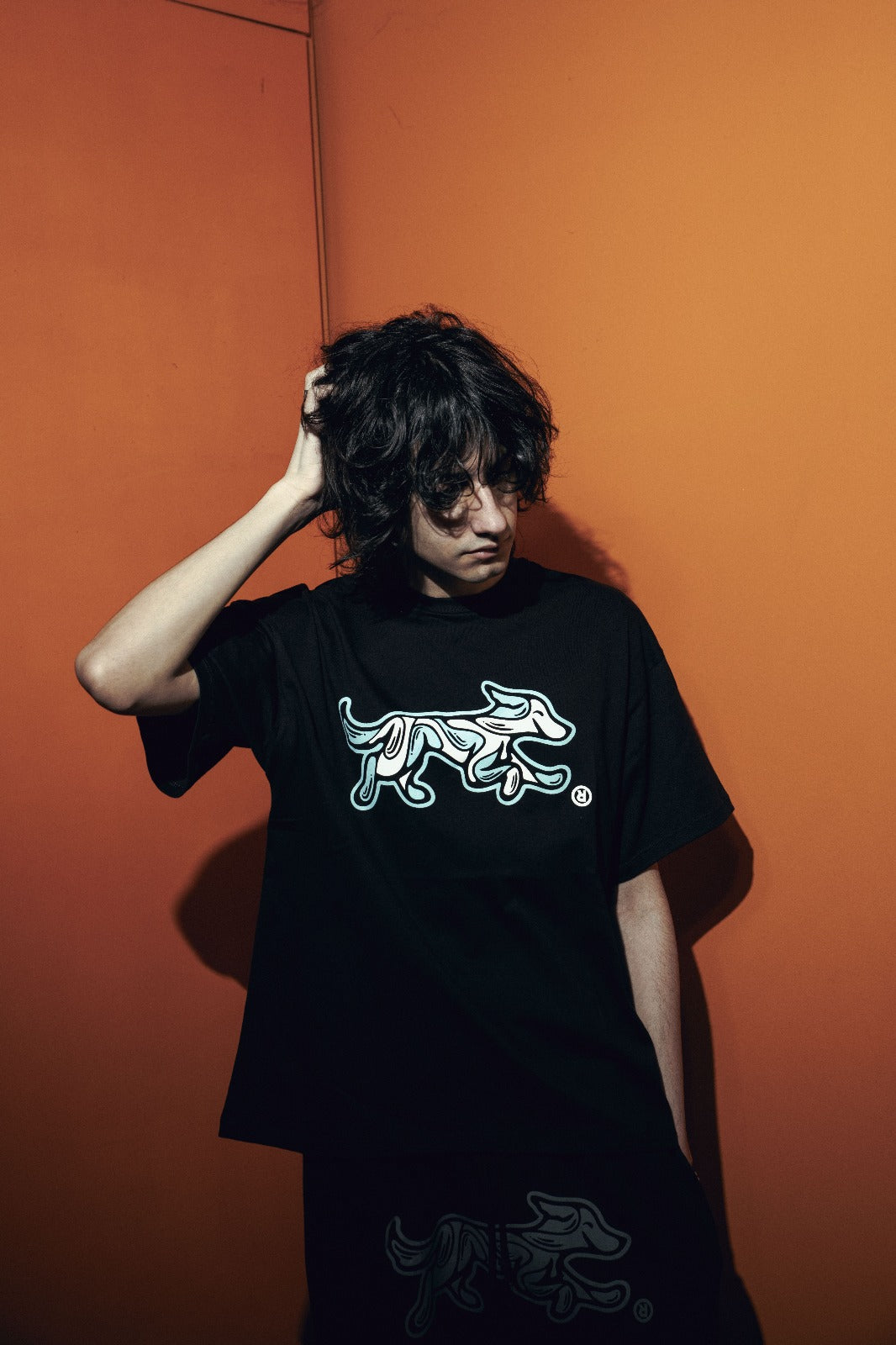 Remera Bossio x Tranca (Negro x Celeste)