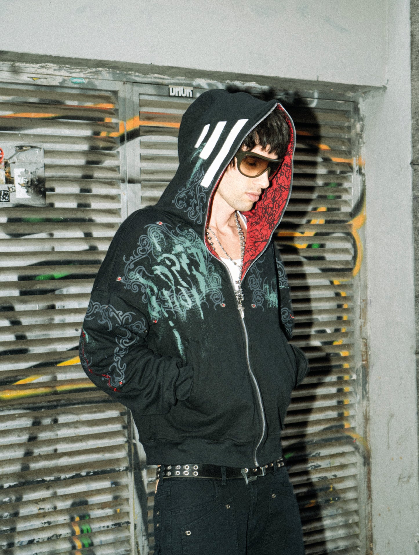 Hoodie Full Zip Reversible "Armadura" Rotten x Bossio (Negro x Rojo)