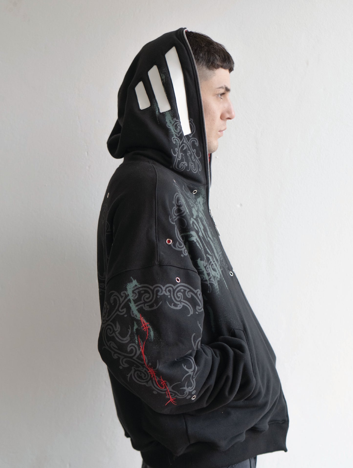 Hoodie Full Zip Reversible "Armadura" Rotten x Bossio (Negro x Rojo)